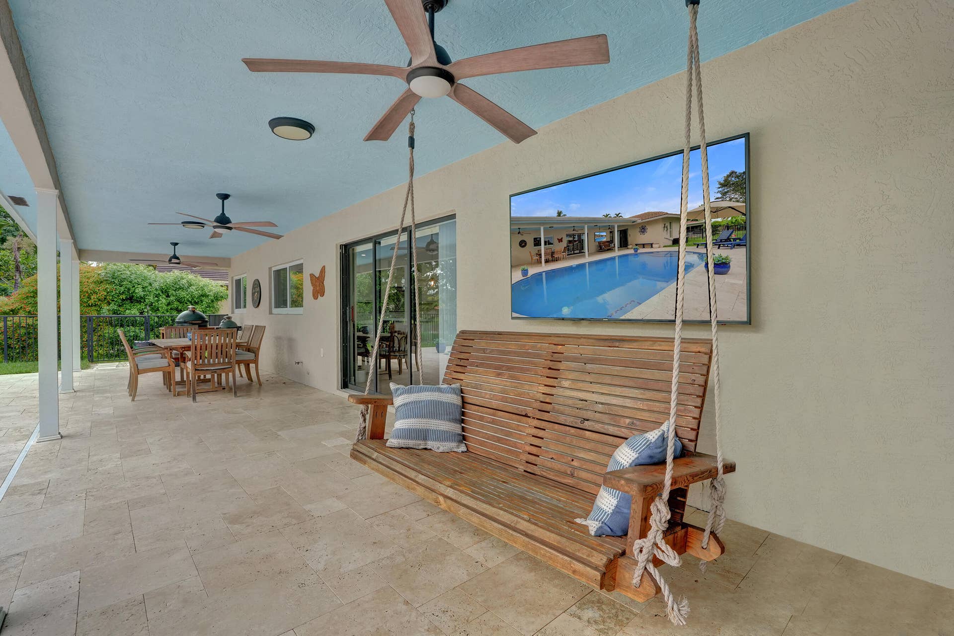 12072 NW 27TH Drive, Coral Springs, FL 33065 fantastic entertainment space