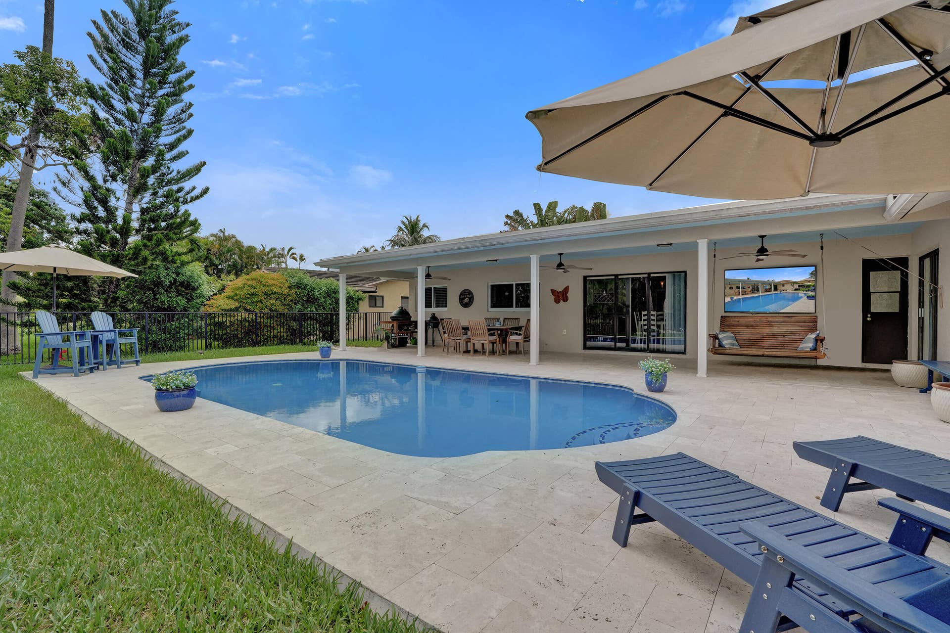 12072 NW 27TH Drive, Coral Springs, FL 33065 beautiful oasis to host friends and family