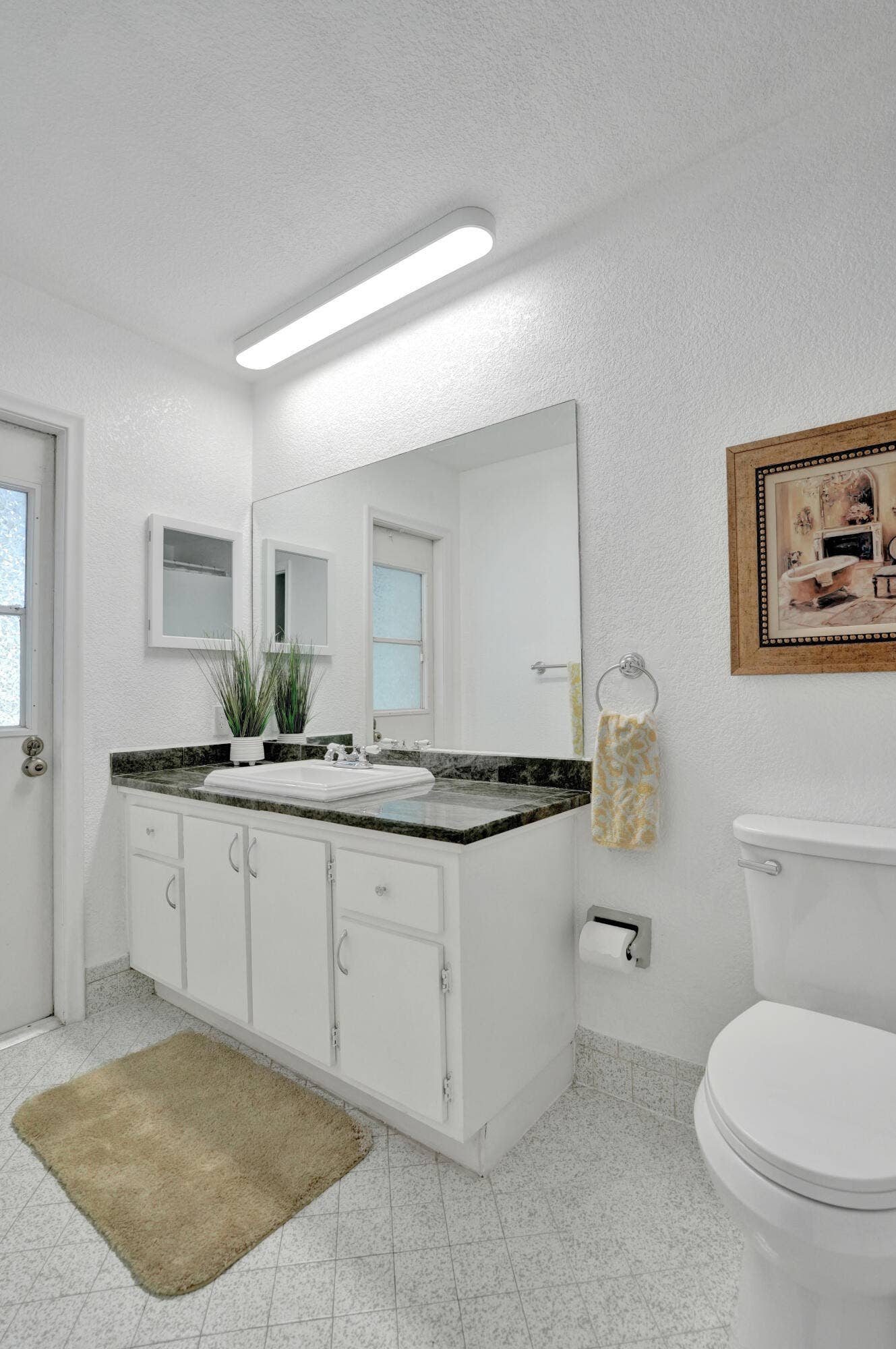 12072 NW 27TH Drive, Coral Springs, FL 33065 Guest/Cabana bath