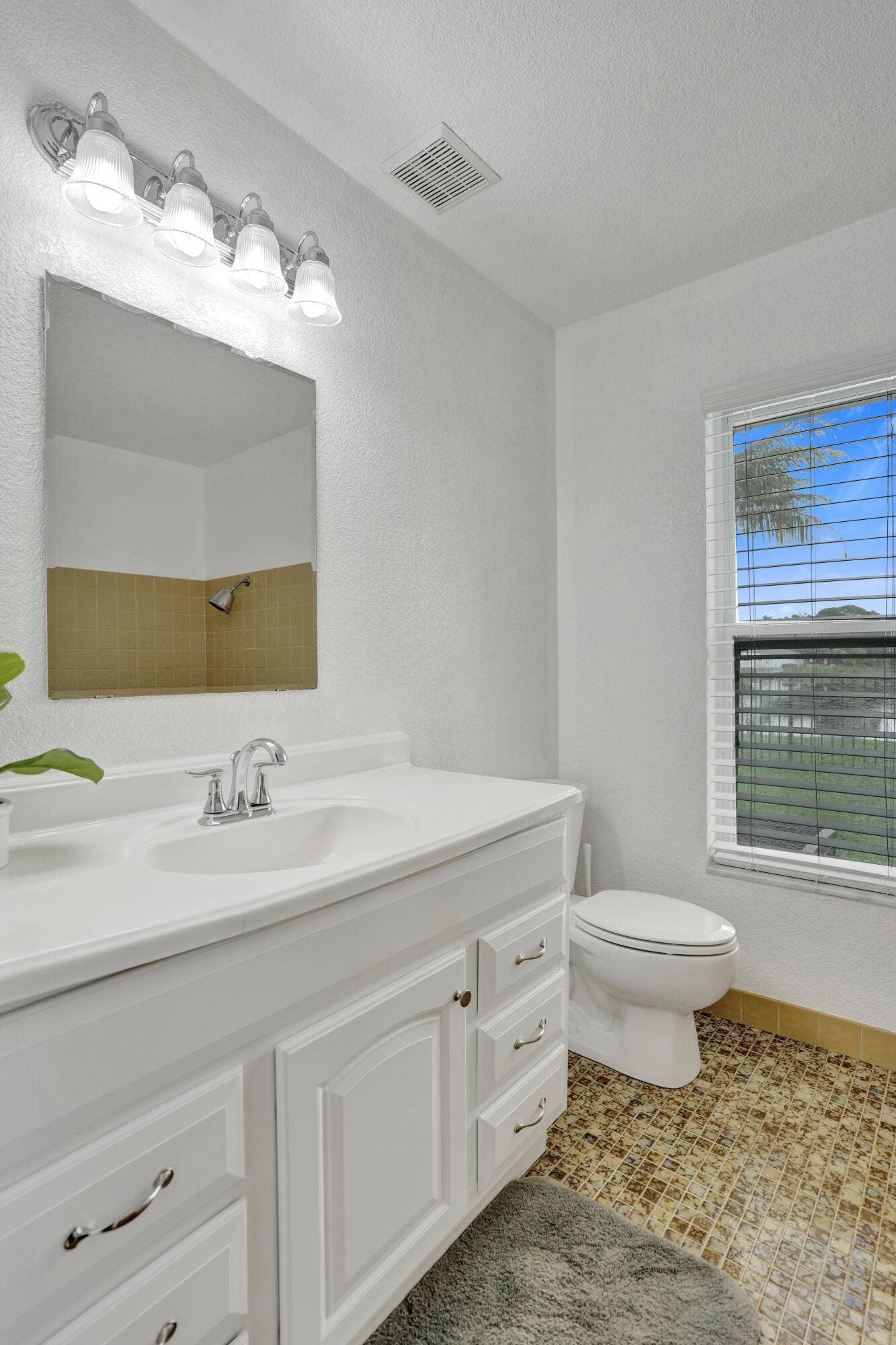 12072 NW 27TH Drive, Coral Springs, FL 33065 primary bath