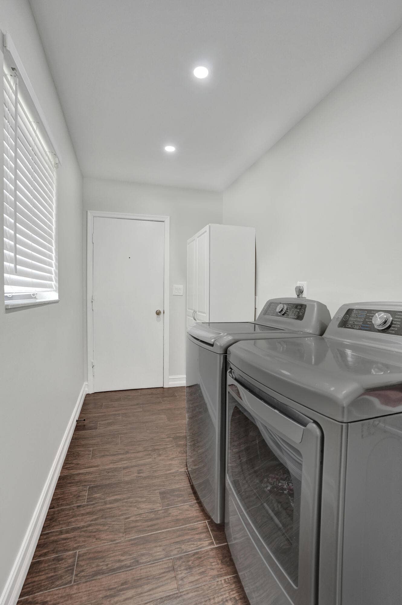 12072 NW 27TH Drive, Coral Springs, FL 33065 laundry room adjacent garage and flex space