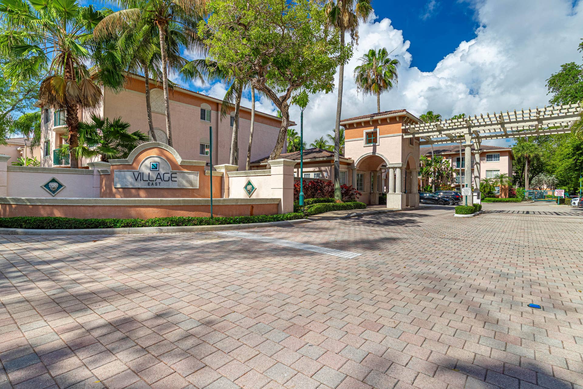 2009 SE 10TH Avenue, #309, Fort Lauderdale, FL 33316 Community Entrance