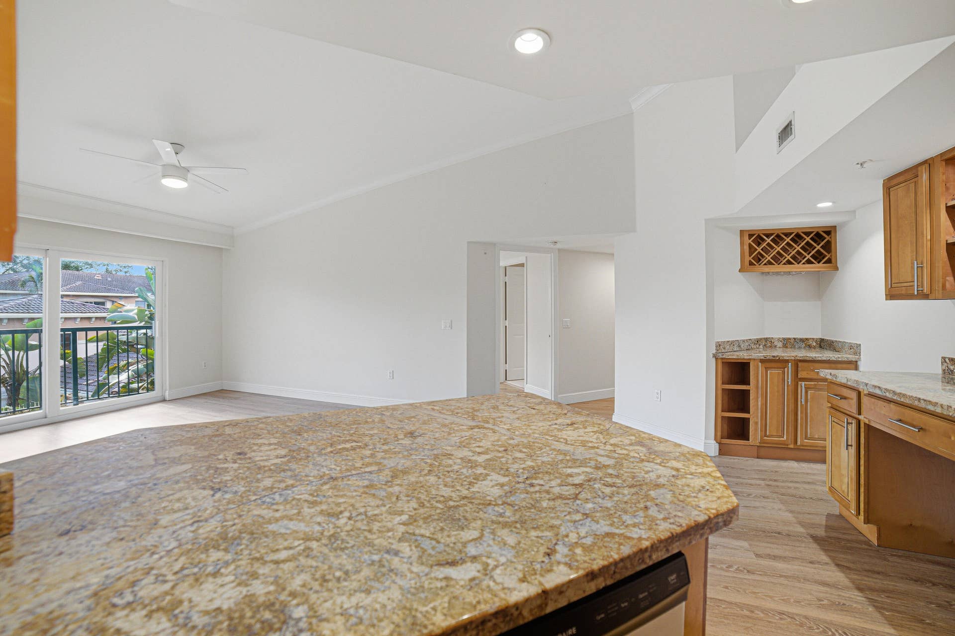 2009 SE 10TH Avenue, #309, Fort Lauderdale, FL 33316 Kitchen-Livingroom