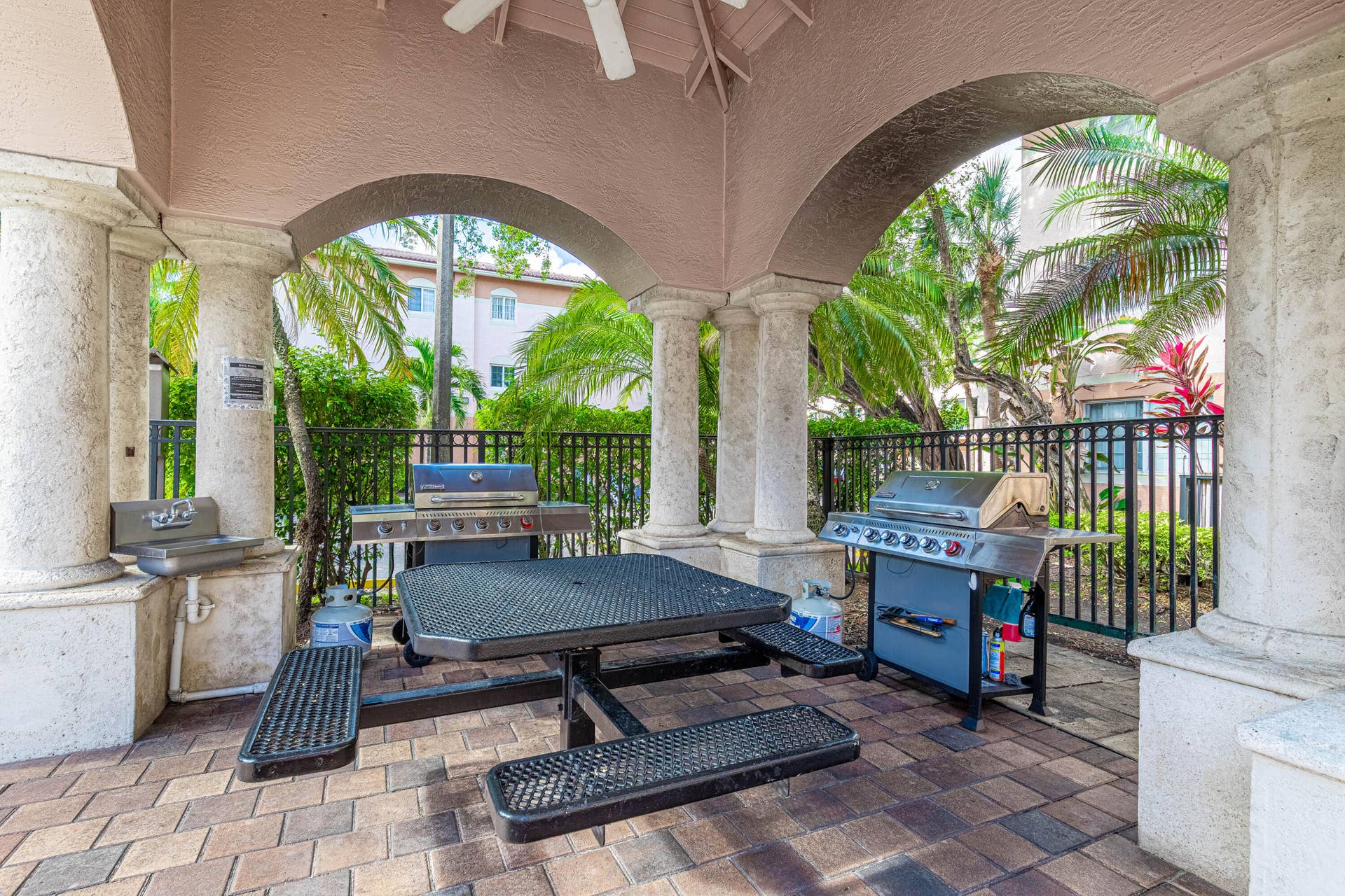 2009 SE 10TH Avenue, #309, Fort Lauderdale, FL 33316 Pool-BBQ