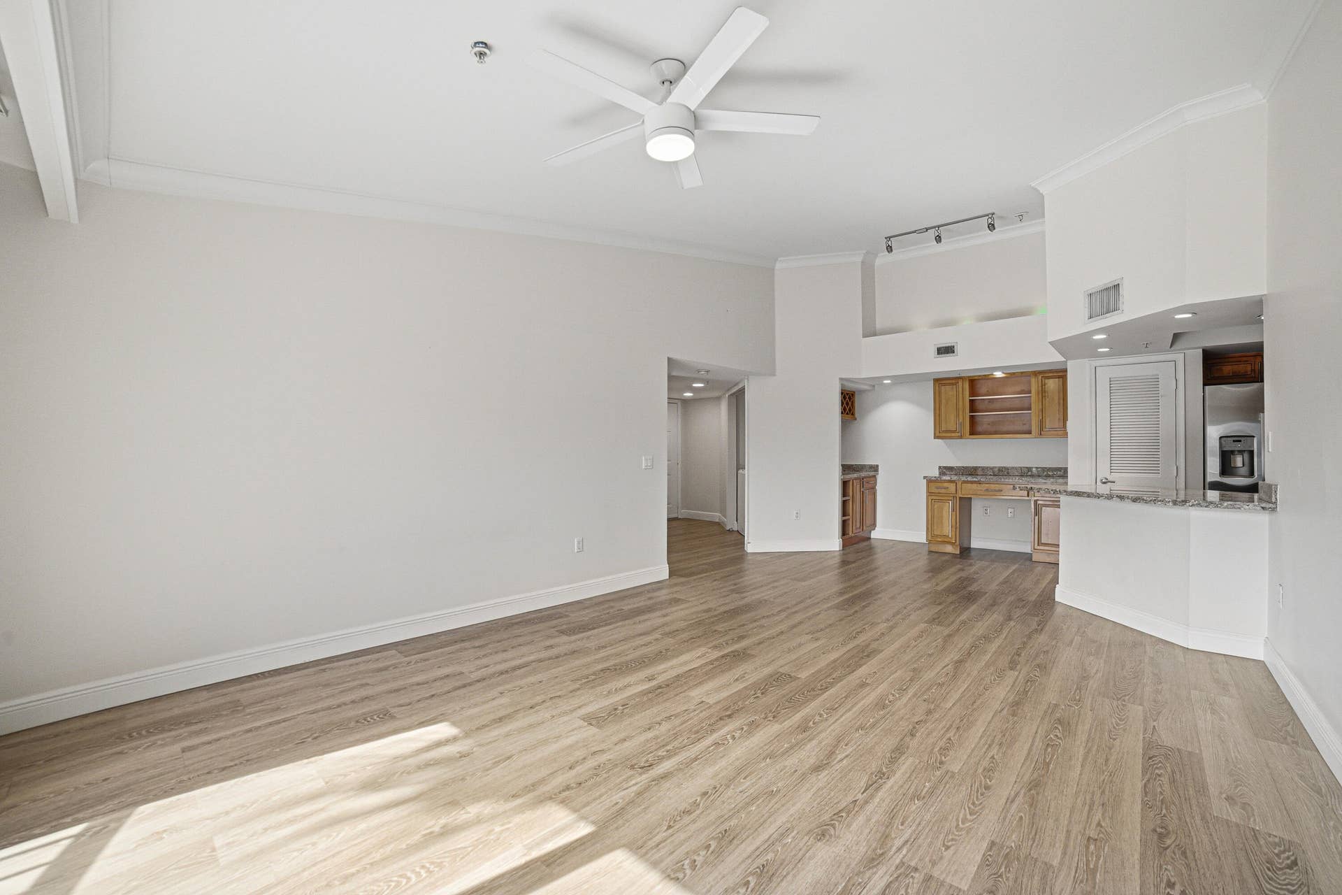2009 SE 10TH Avenue, #309, Fort Lauderdale, FL 33316 Livingroom-D