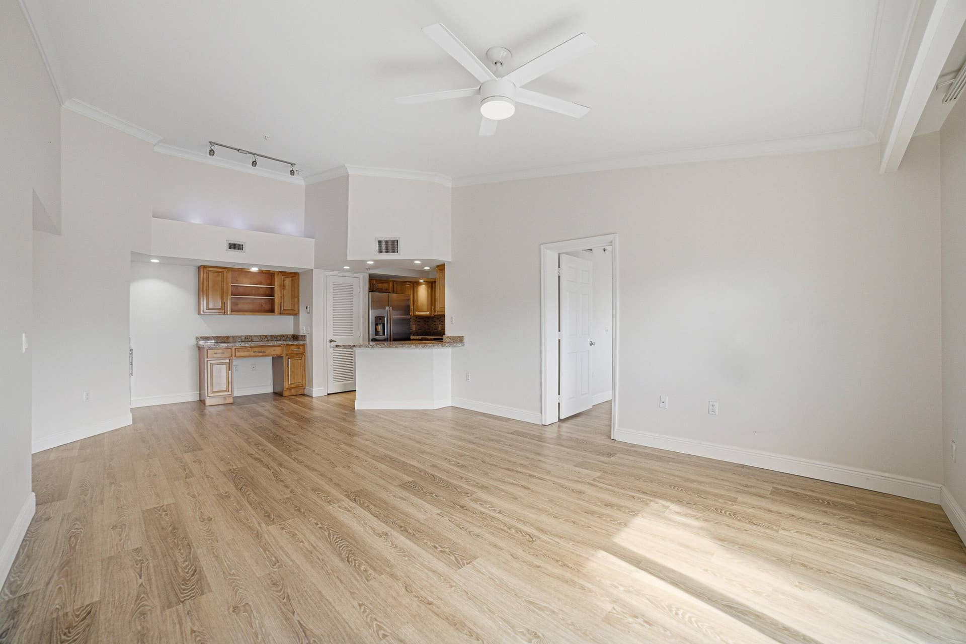 2009 SE 10TH Avenue, #309, Fort Lauderdale, FL 33316 Livingroom-B