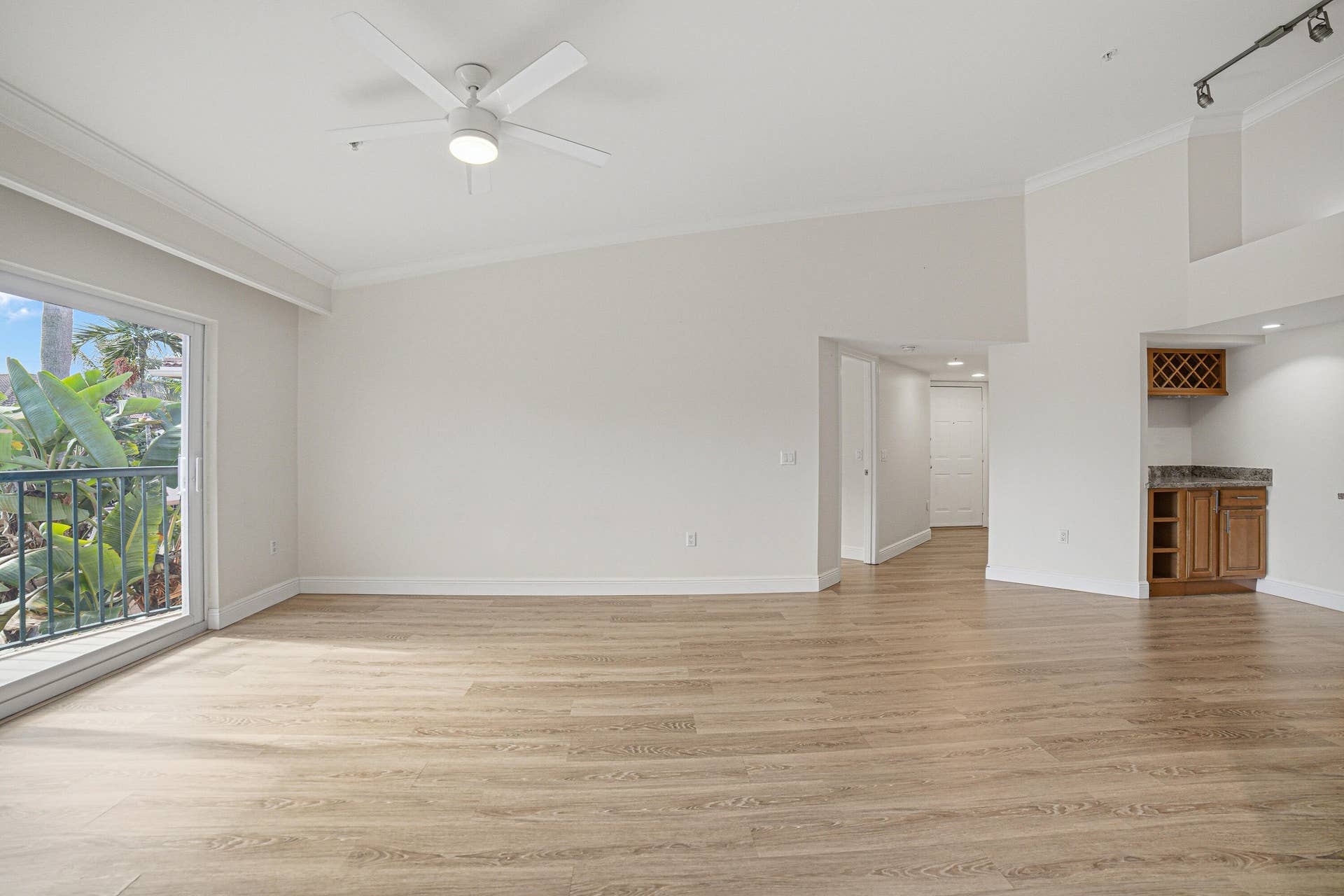 2009 SE 10TH Avenue, #309, Fort Lauderdale, FL 33316 Livingroom-E