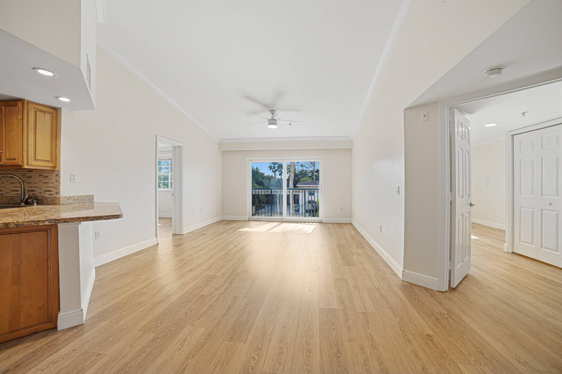 2009 SE 10TH Avenue, #309, Fort Lauderdale, FL 33316 Livingroom