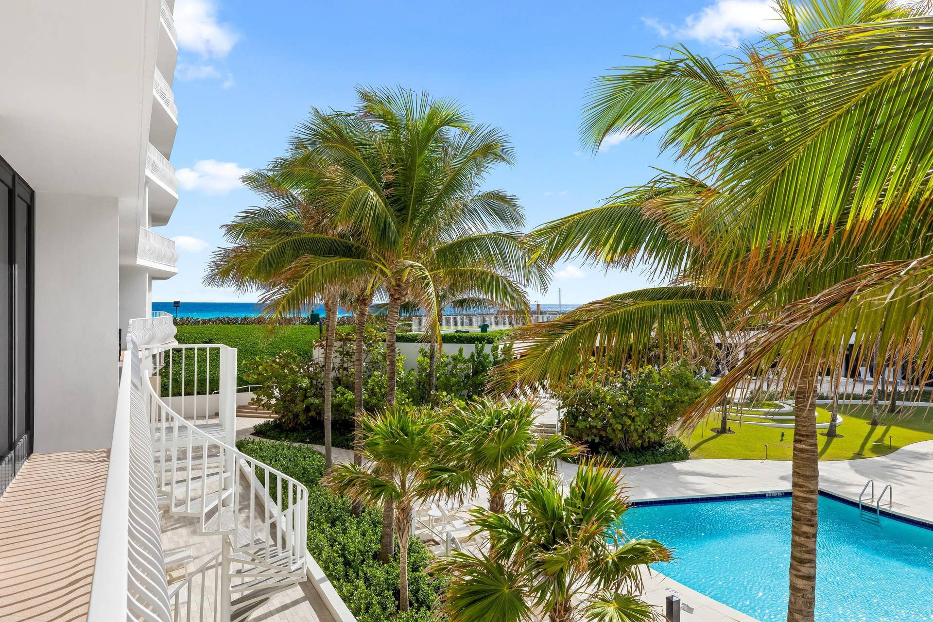 2000 S Ocean Boulevard, #107n, Palm Beach, FL 33480 Covered Balcony