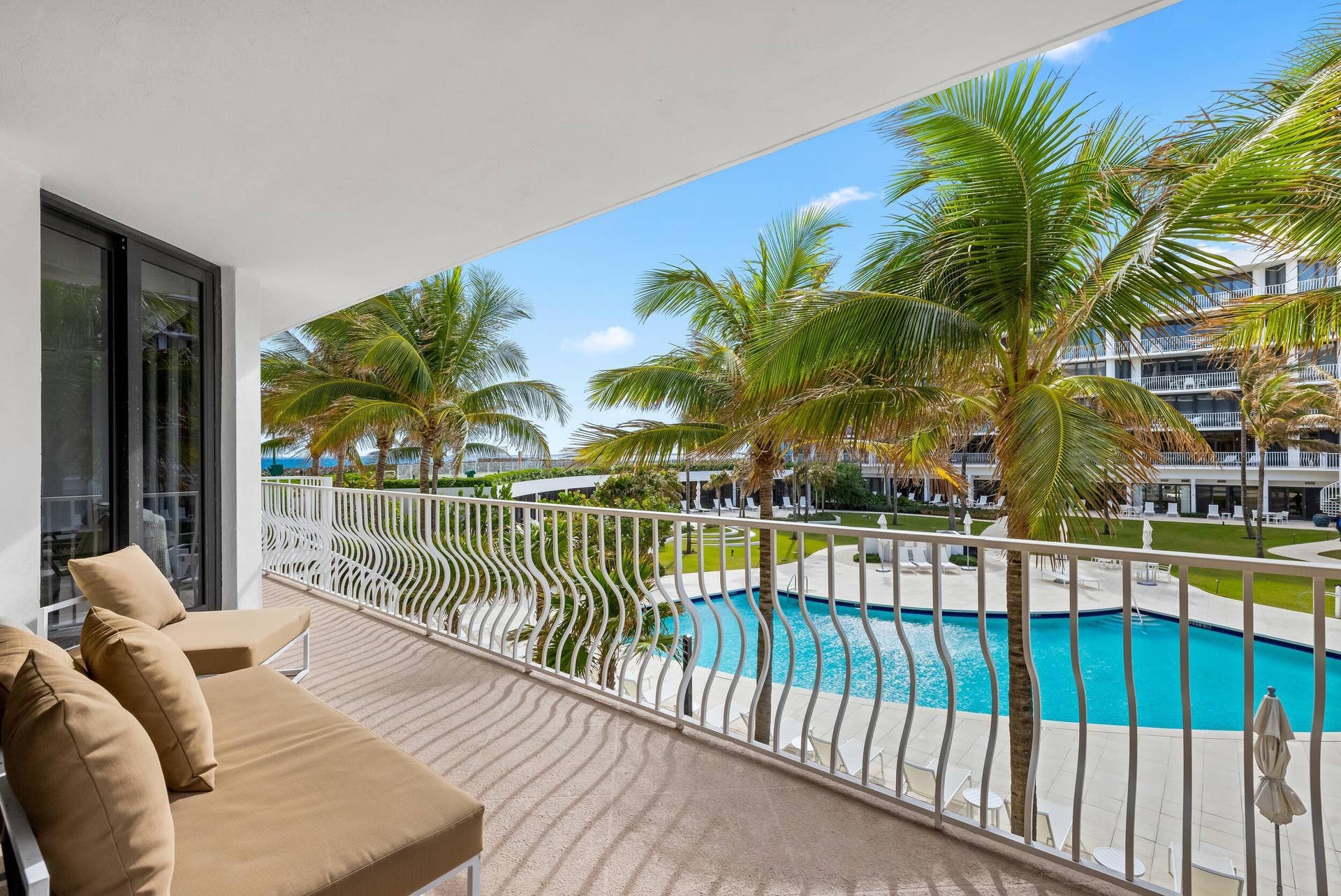 2000 S Ocean Boulevard, #107n, Palm Beach, FL 33480 Covered Balcony