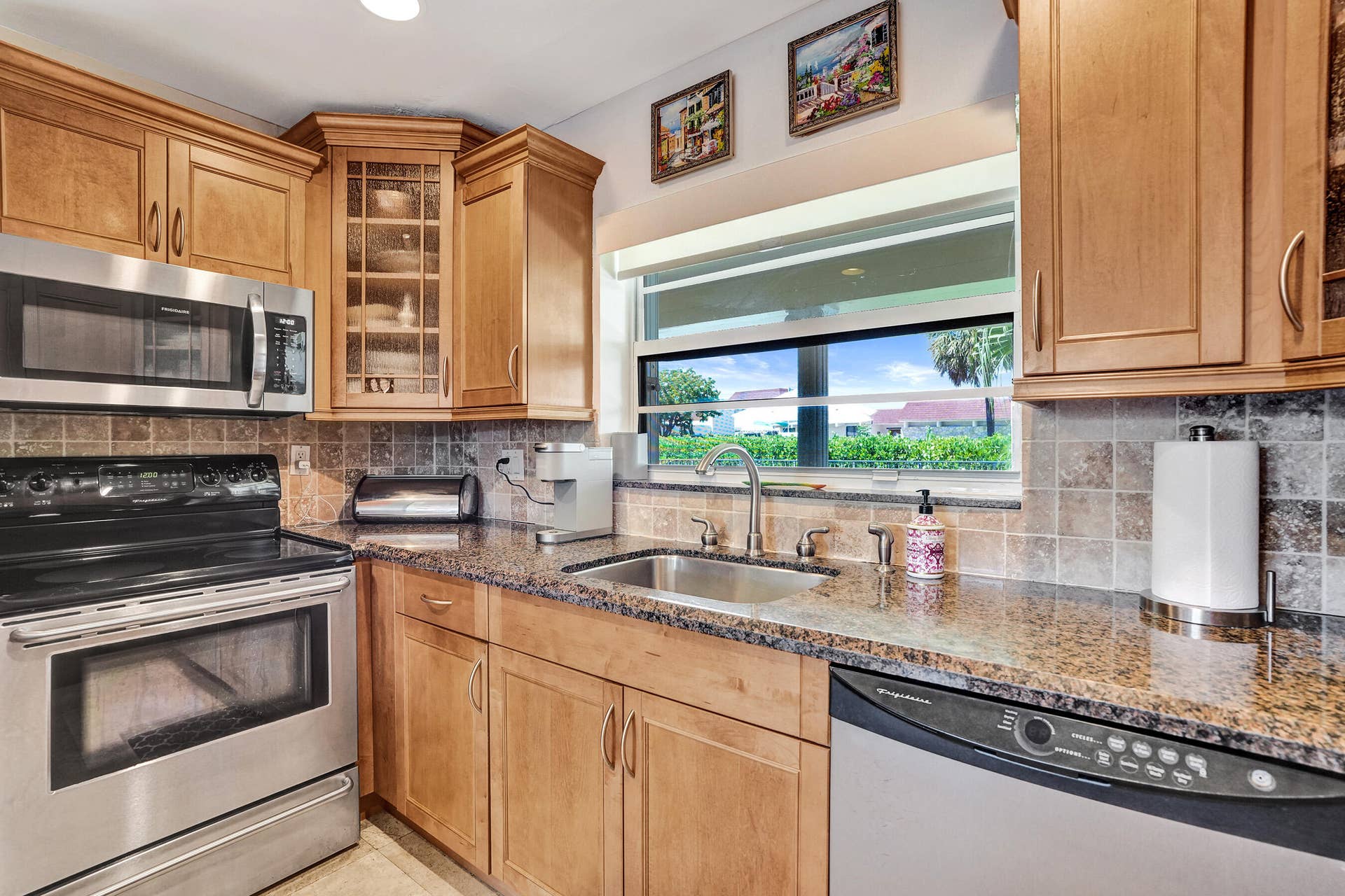 1900 N RIVERSIDE Drive, Pompano Beach, FL 33062 DSC01140