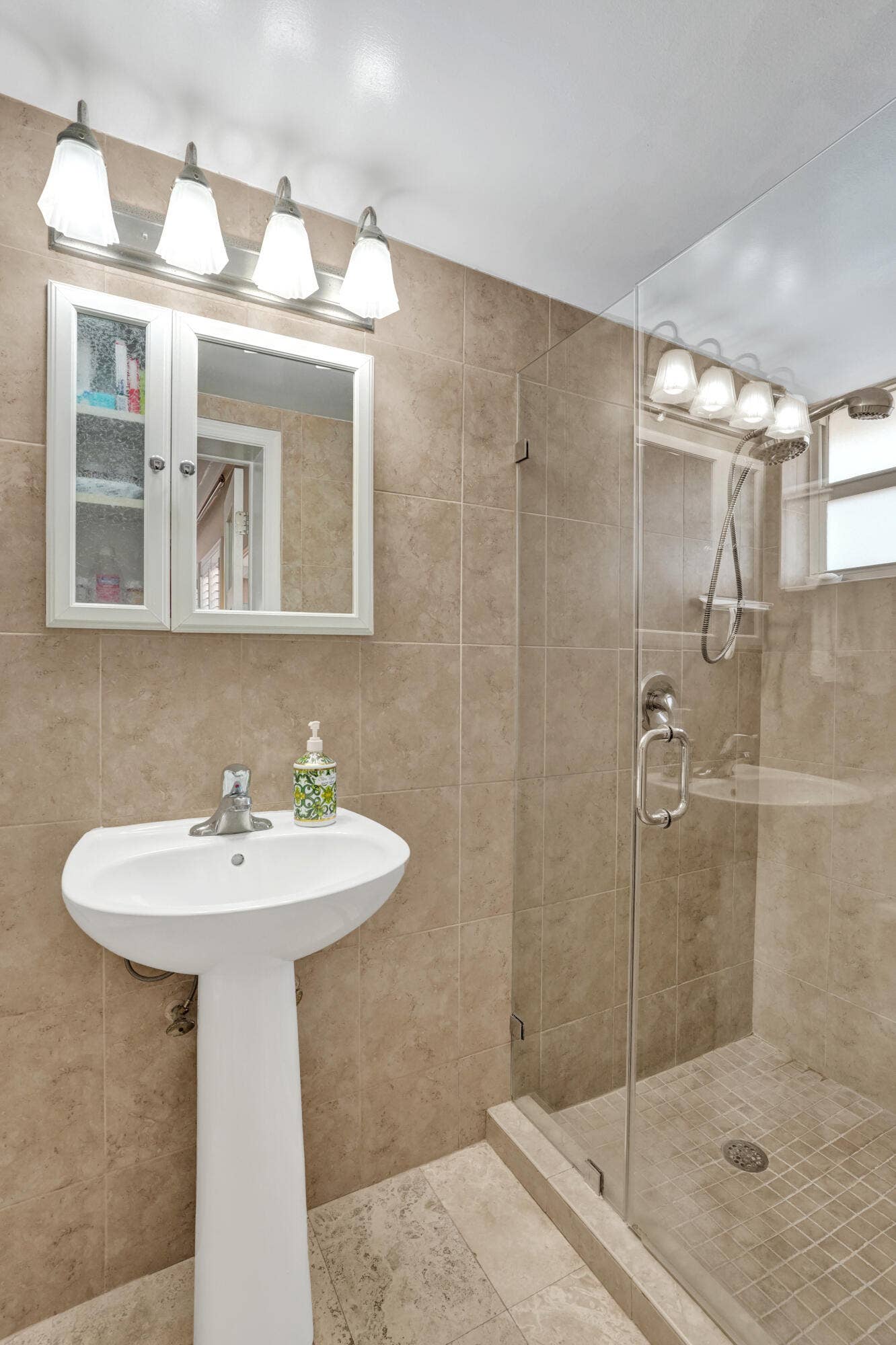 1900 N RIVERSIDE Drive, Pompano Beach, FL 33062 DSC01077