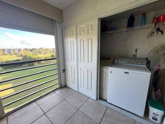 9300 SW 8TH Street, #403, Boca Raton, FL 33428 Washer & Dryer