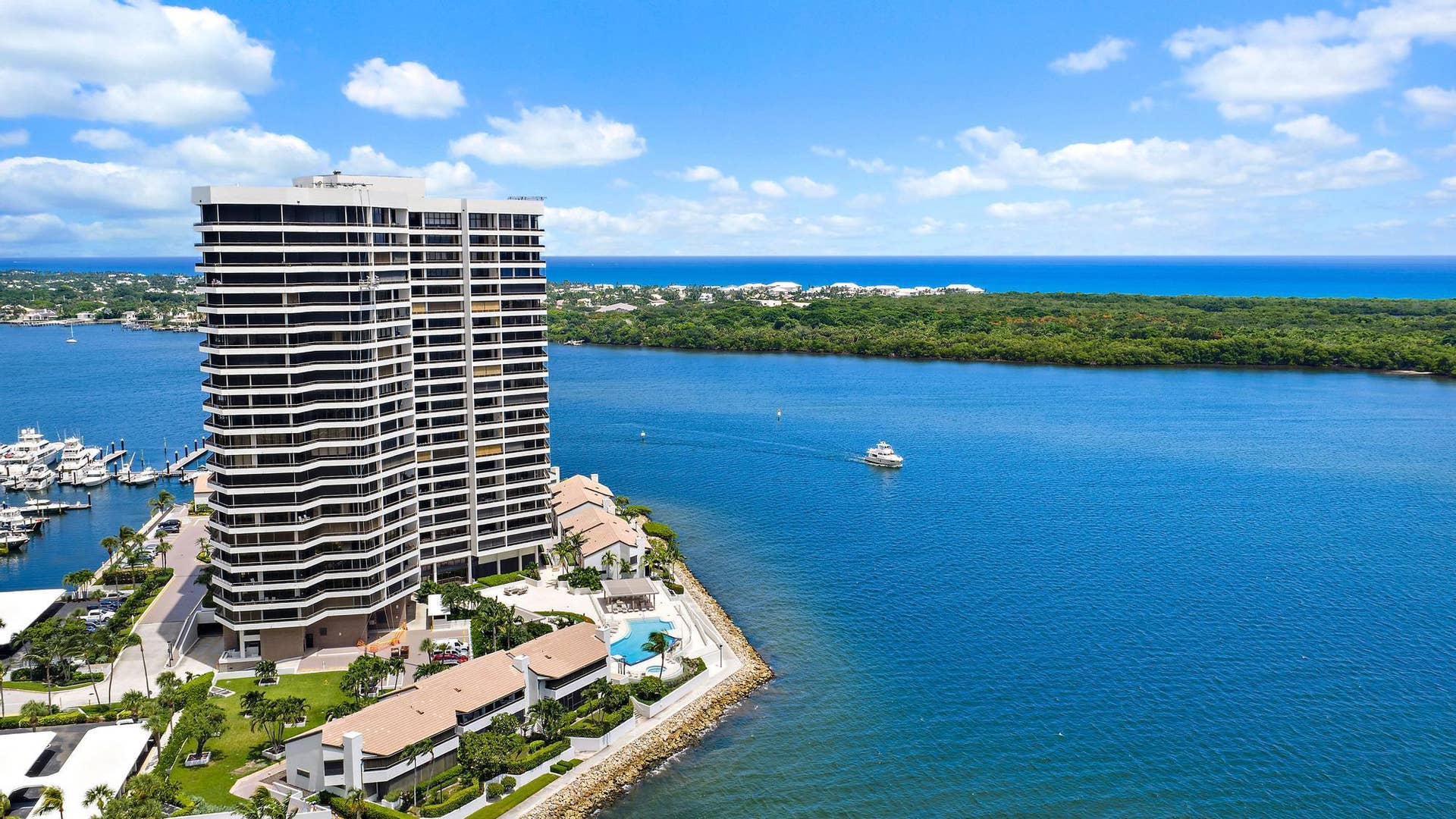 100 LAKESHORE Drive, #2151, North Palm Beach, FL 33408 100 Lakeshore Dr 2151-40