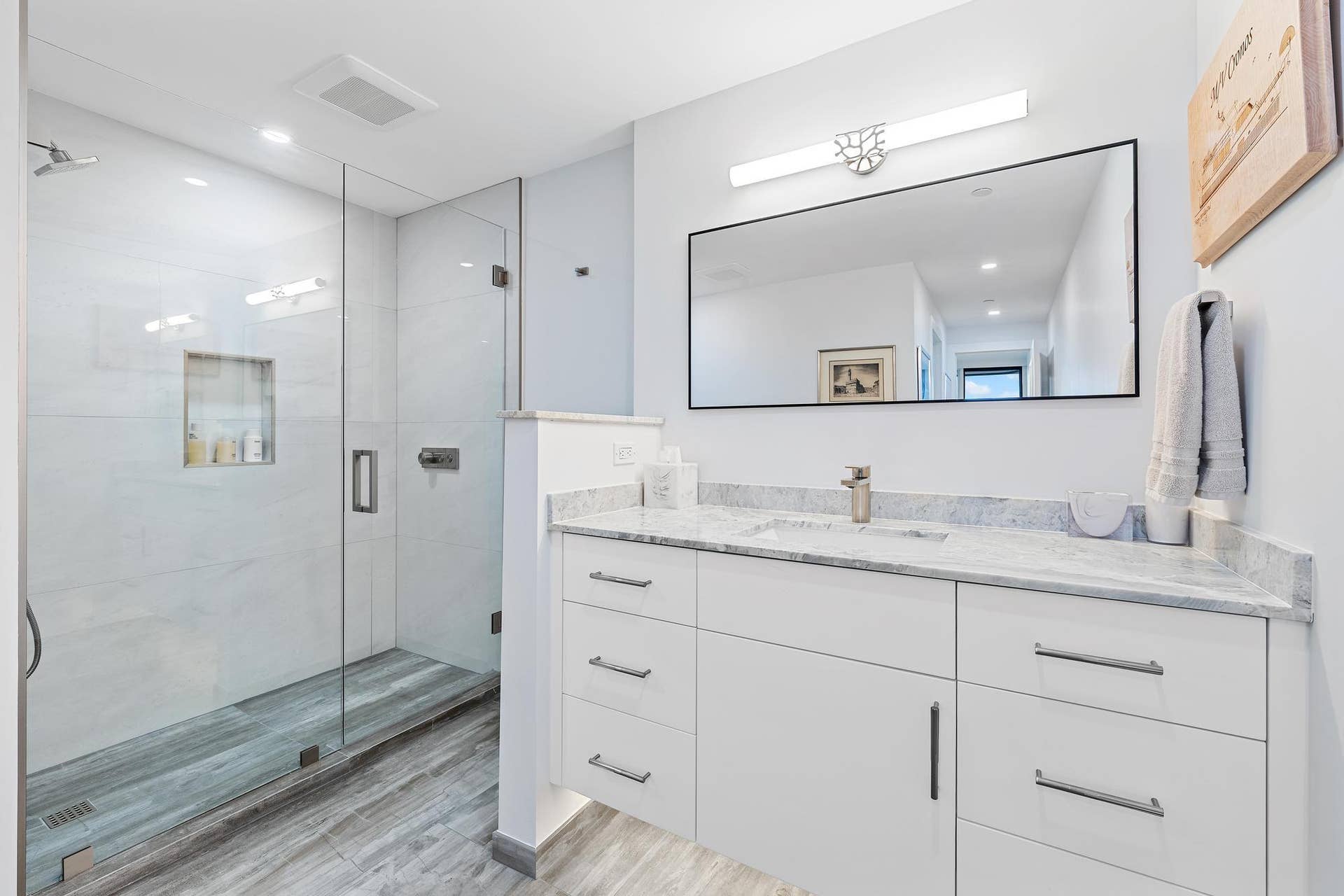 100 LAKESHORE Drive, #2151, North Palm Beach, FL 33408 Second Bathroom
