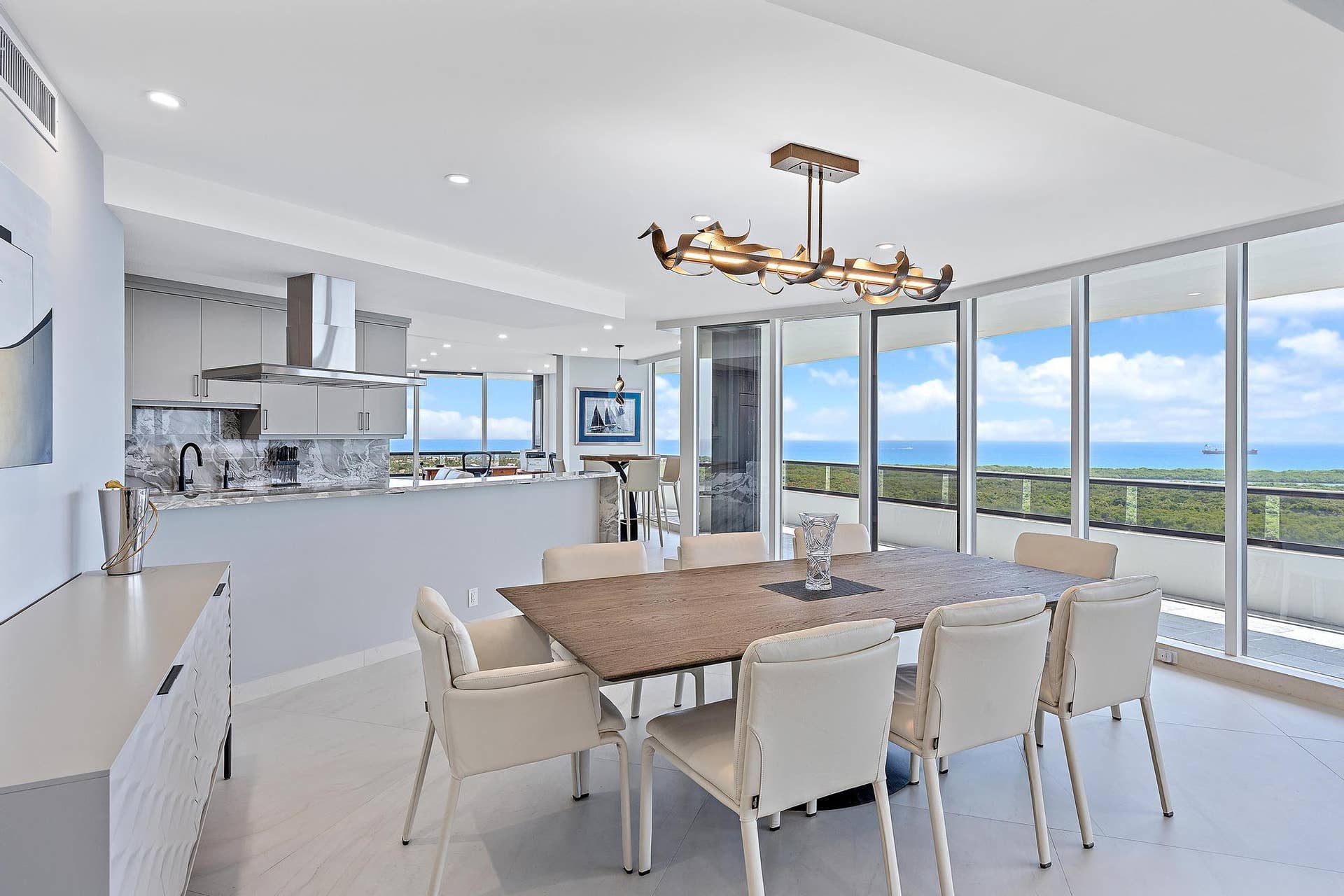 100 LAKESHORE Drive, #2151, North Palm Beach, FL 33408 Dining