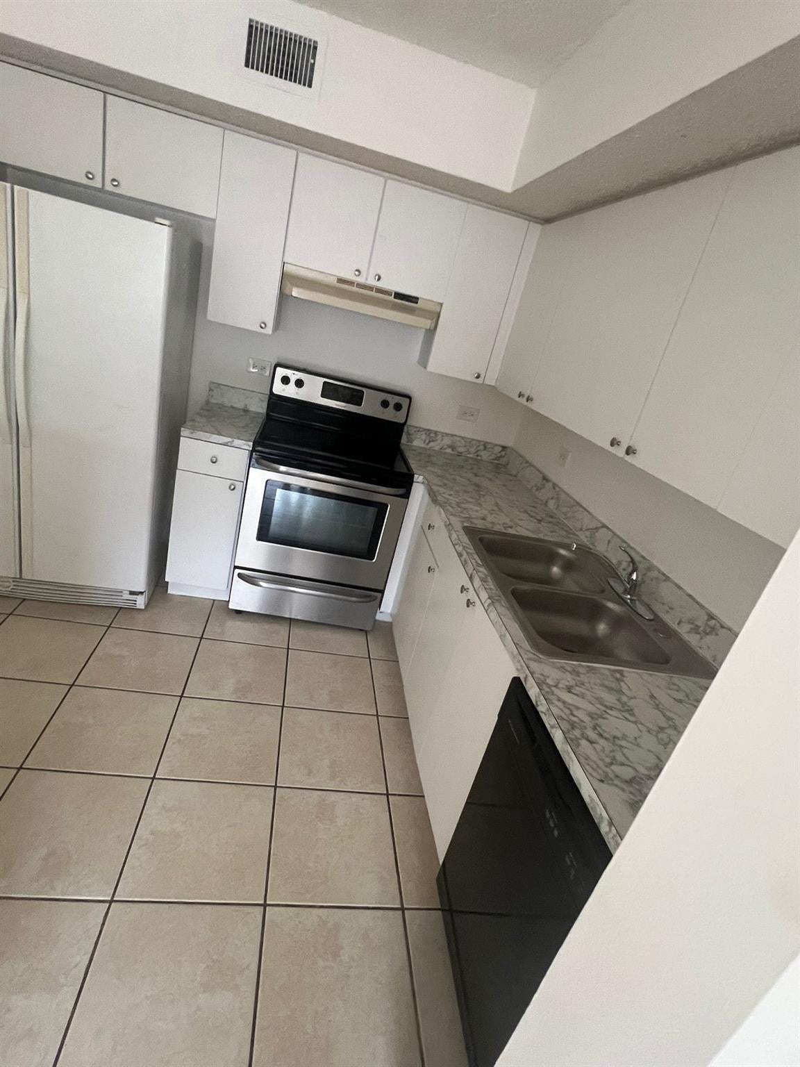 3660 N 56TH Avenue, #611, Hollywood, Hollywood, FL 33021 Photo 3