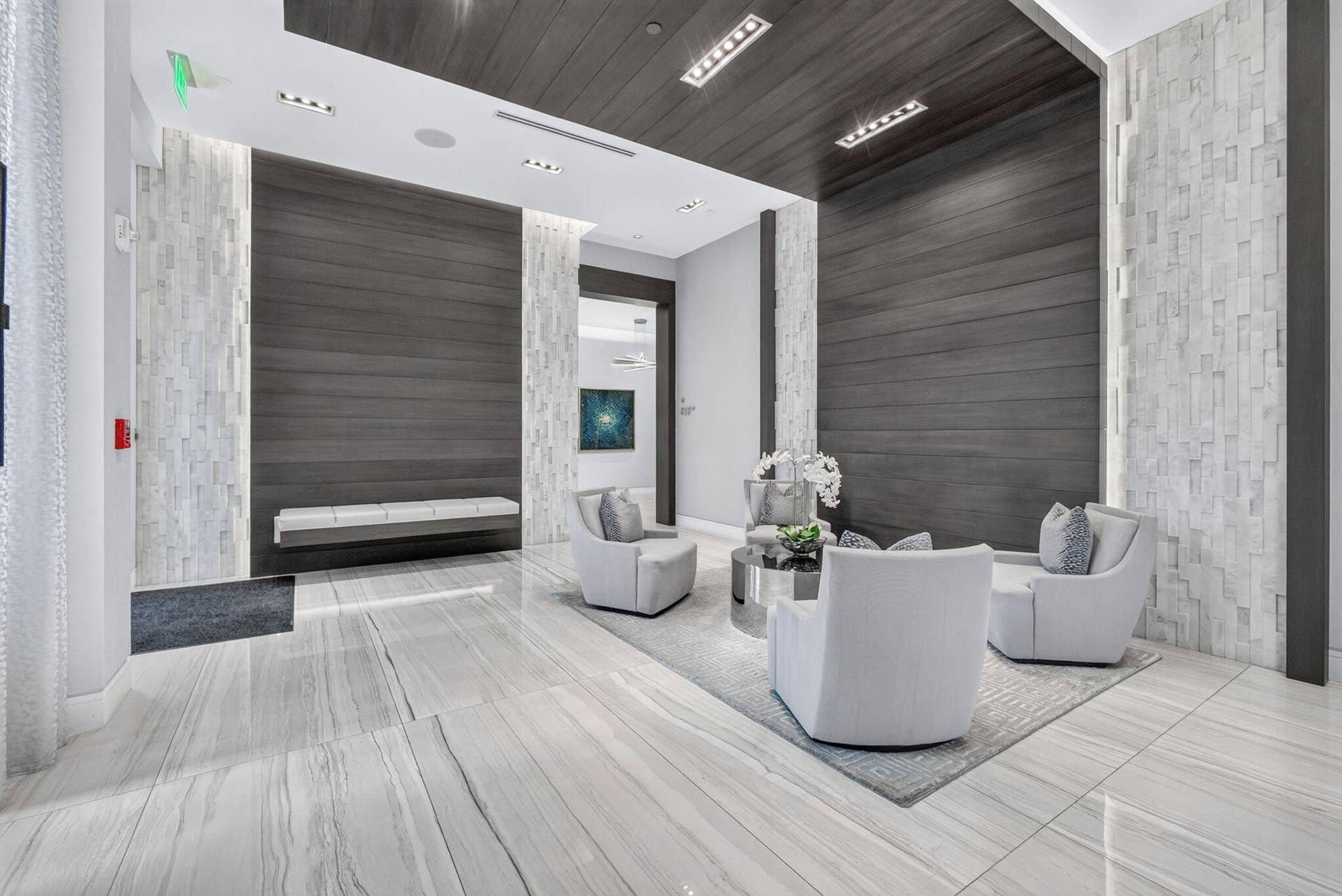 1 Water Club Way, #503, North Palm Beach, FL 33408 This impressive and inviting lobby is just waiting to welcome you home every day.