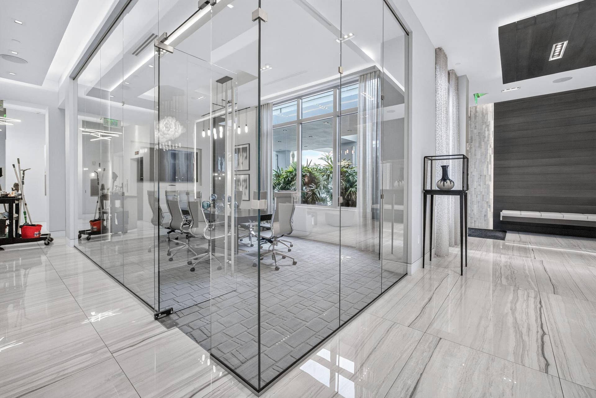 1 Water Club Way, #503, North Palm Beach, FL 33408 Check out this modern Conference room just off the lobby, great spot to have business meetings or discuss ideas with your neighbors