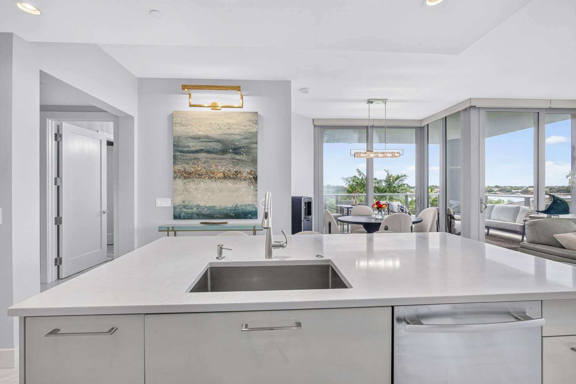 1 Water Club Way, #503, North Palm Beach, FL 33408 Just picture yourself preparing meals at this oversized island while enjoying breathtaking views, while entertaining guests seated in front of you all while viewing the BIG Game of the season on the TV!! Much Fun for all!