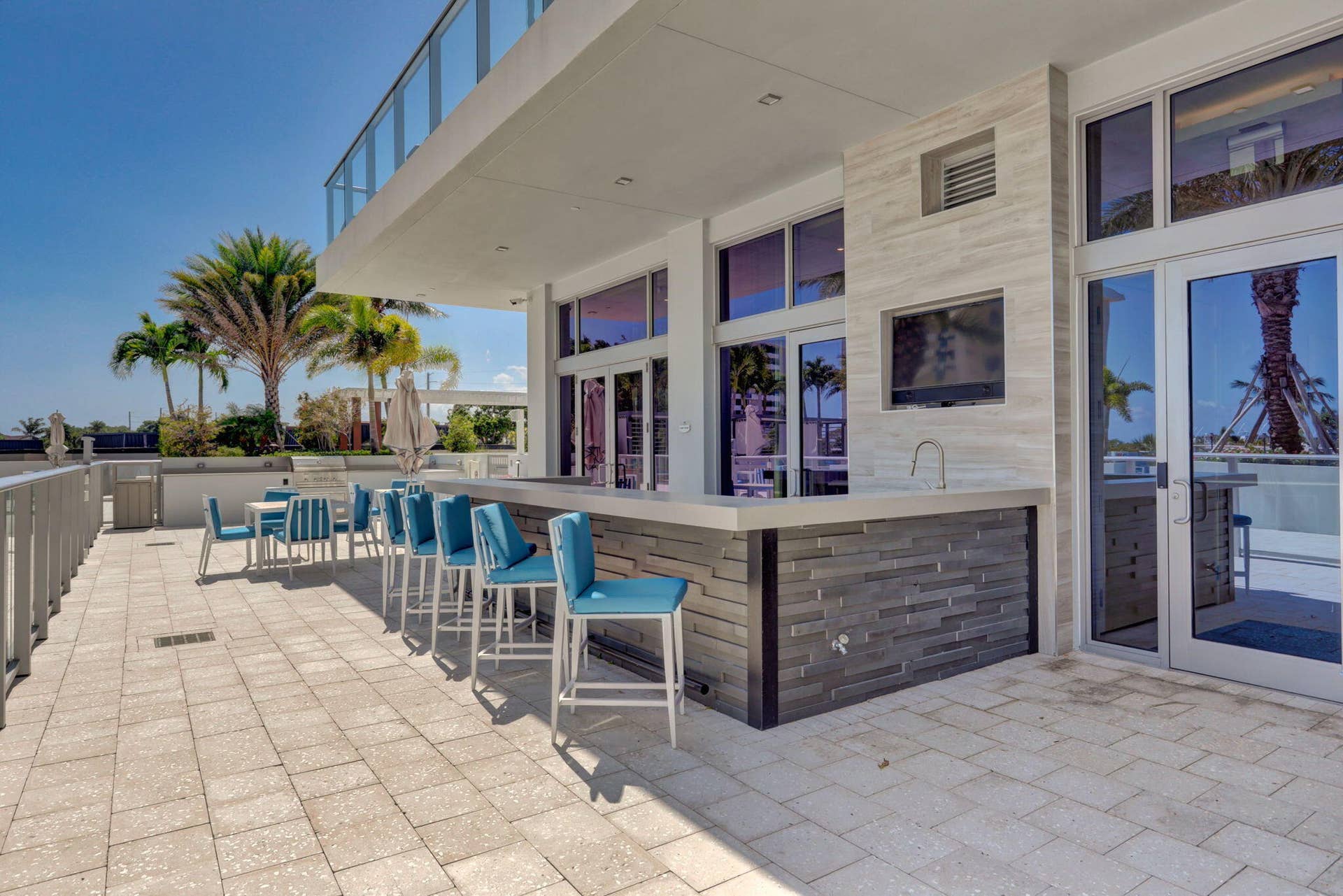 1 Water Club Way, #503, North Palm Beach, FL 33408 Outdoor entertainment area with a built-in bar, integrated sink, and an outdoor television