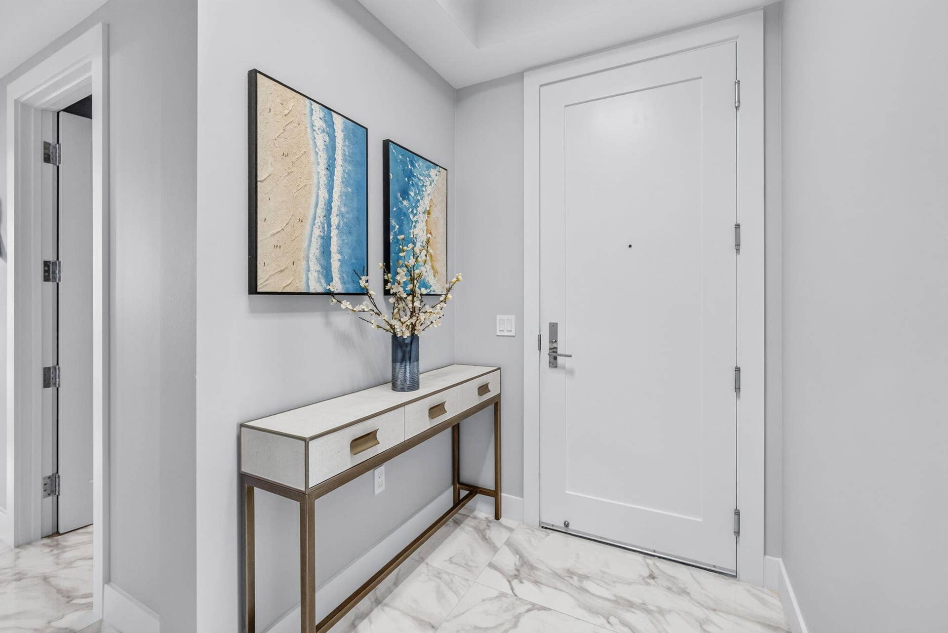 1 Water Club Way, #503, North Palm Beach, FL 33408 Beautiful & spacious interior foyer