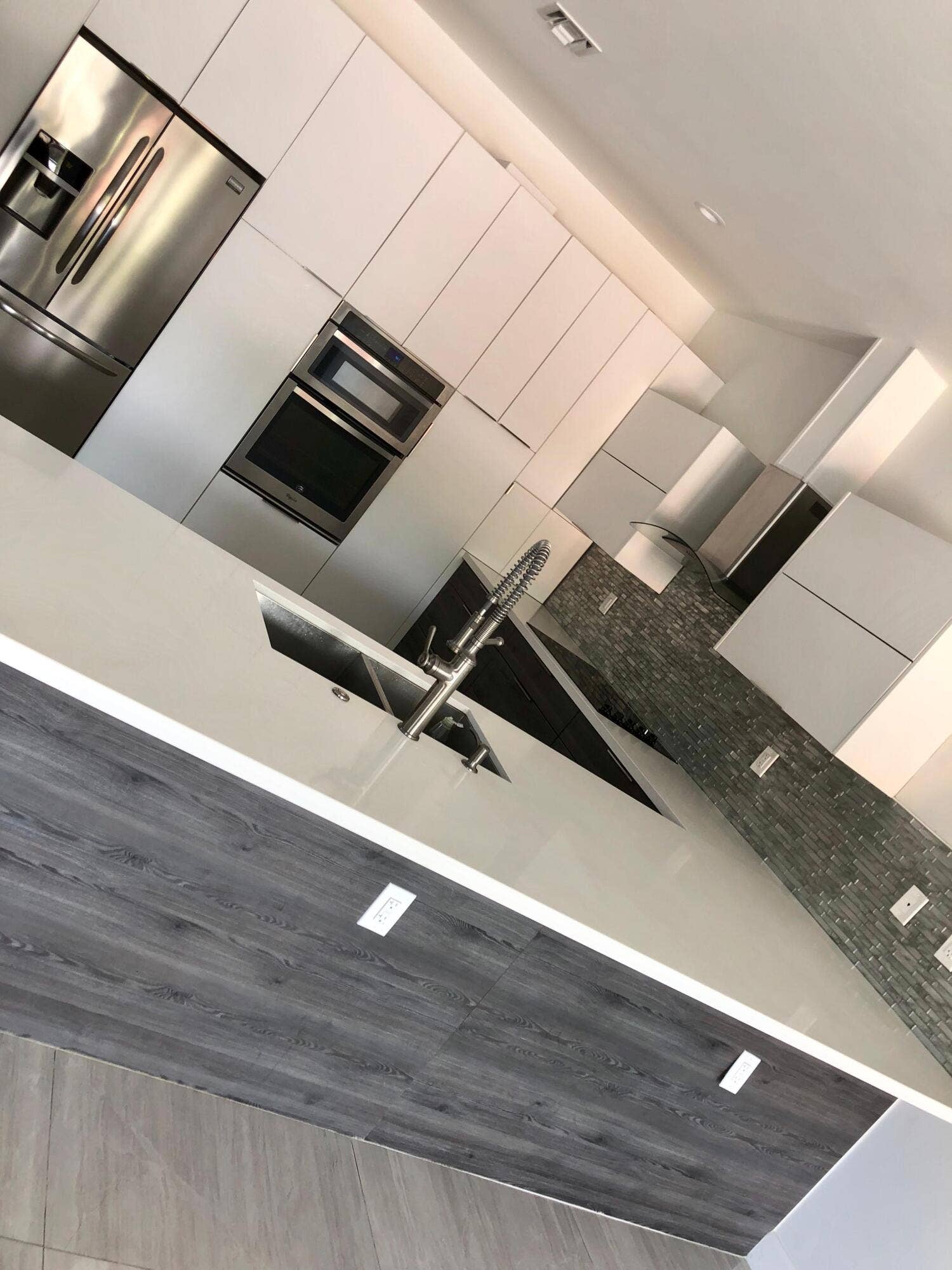 2728 TREASURE COVE Circle, #2728, Dania Beach, FL 33312 0636e5c8-2b63-4022-a7af-f7105c7639ab