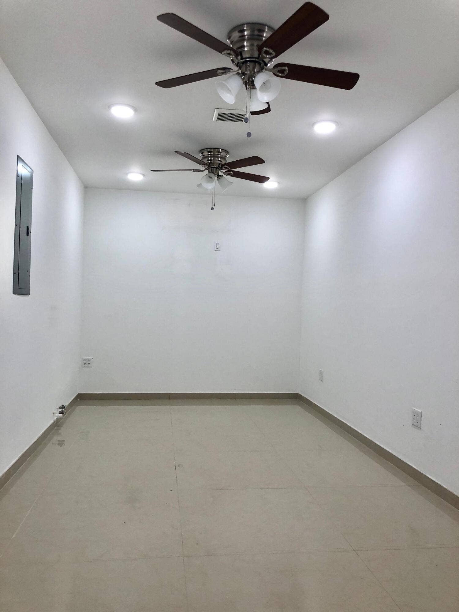 2728 TREASURE COVE Circle, #2728, Dania Beach, FL 33312 7af60411-6408-4df1-b750-b47b9b22057e