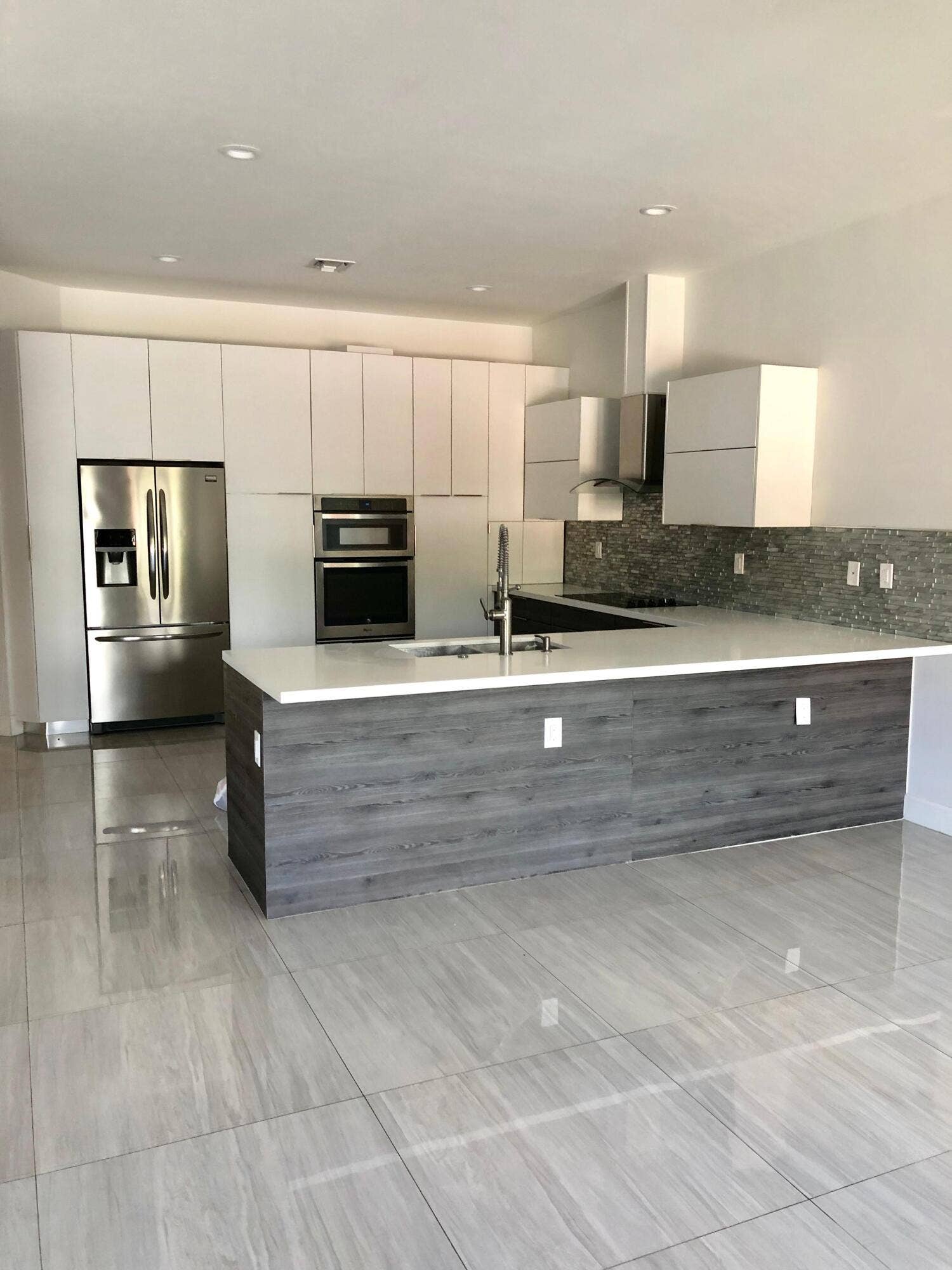 2728 TREASURE COVE Circle, #2728, Dania Beach, FL 33312 4294ce82-e86f-48b5-b894-6de01e97158b