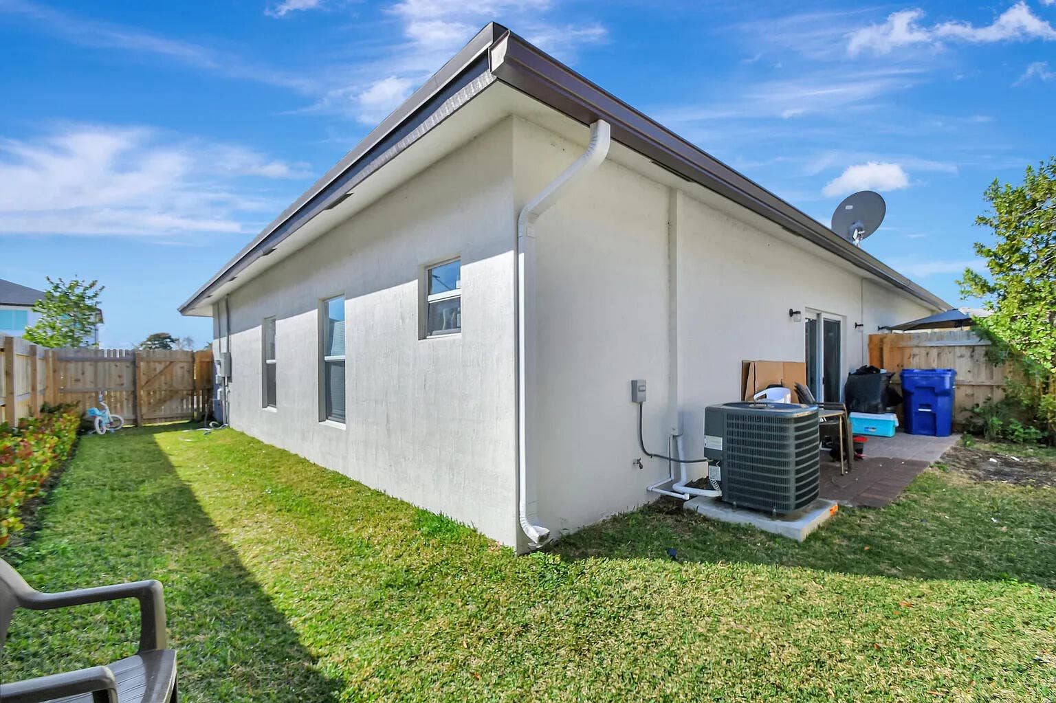 1562 W 26th Court, Riviera Beach, FL 33404 1566 W 26th Ct-16