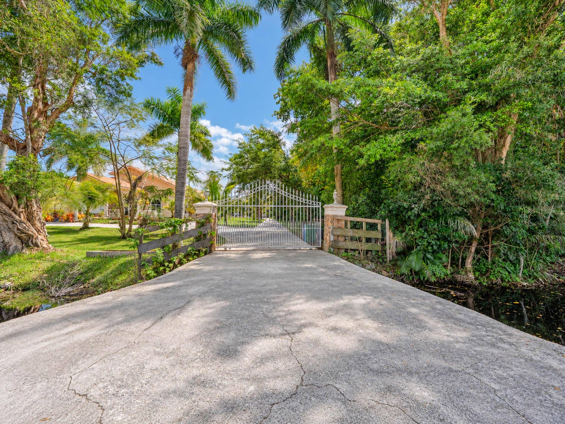 14630 LURAY Road, Southwest Ranches, FL 33330 Gate