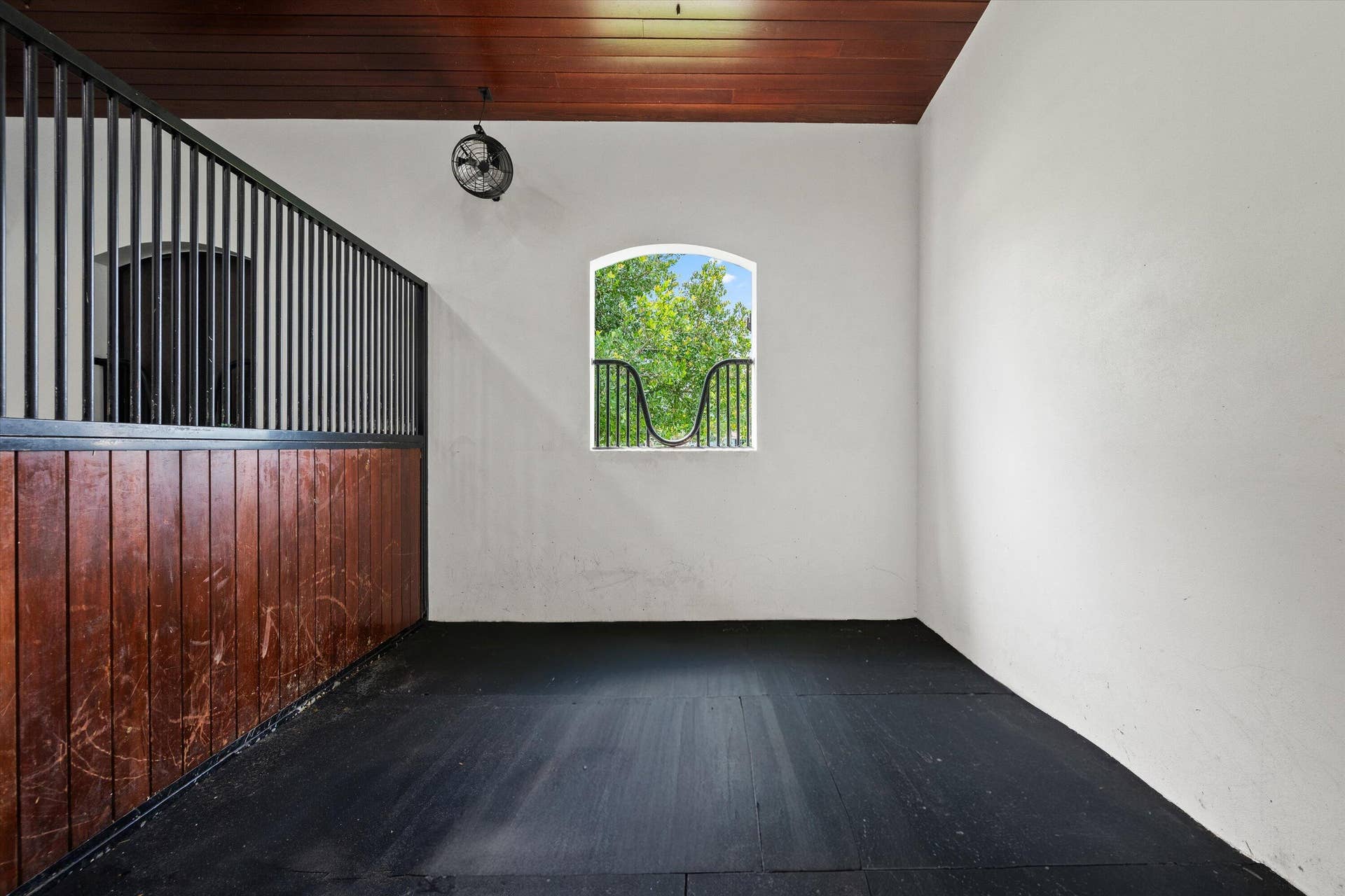 843 STALLION Drive, Loxahatchee, FL 33470 Non-slip rubber, with some comfortstall throughout