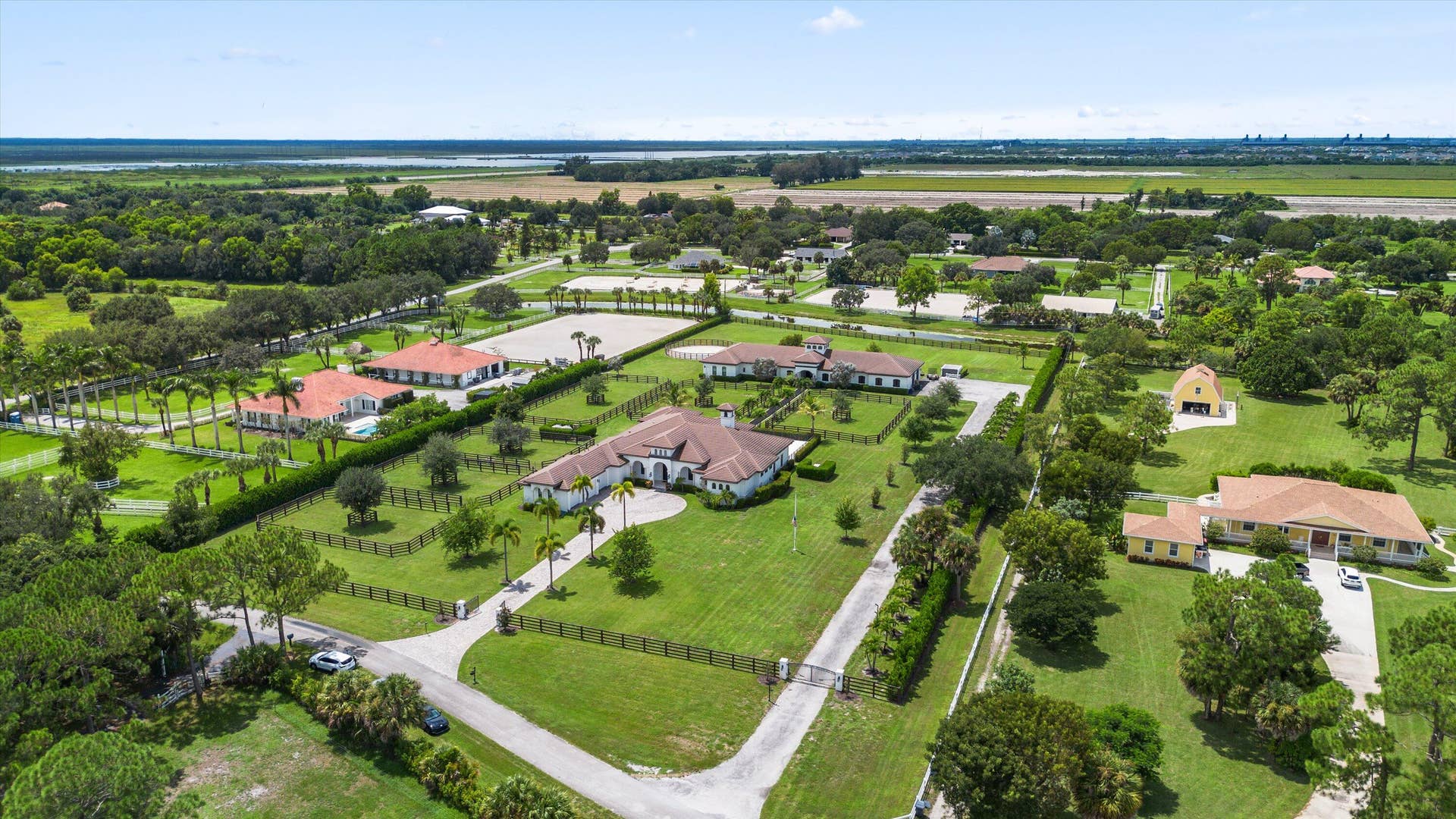 843 STALLION Drive, Loxahatchee, FL 33470 Expansive 5 acre equestrian estate with barn and round pen