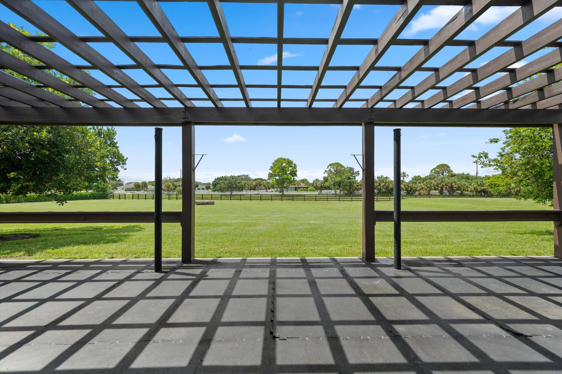 843 STALLION Drive, Loxahatchee, FL 33470 Outdoor grooming stalls