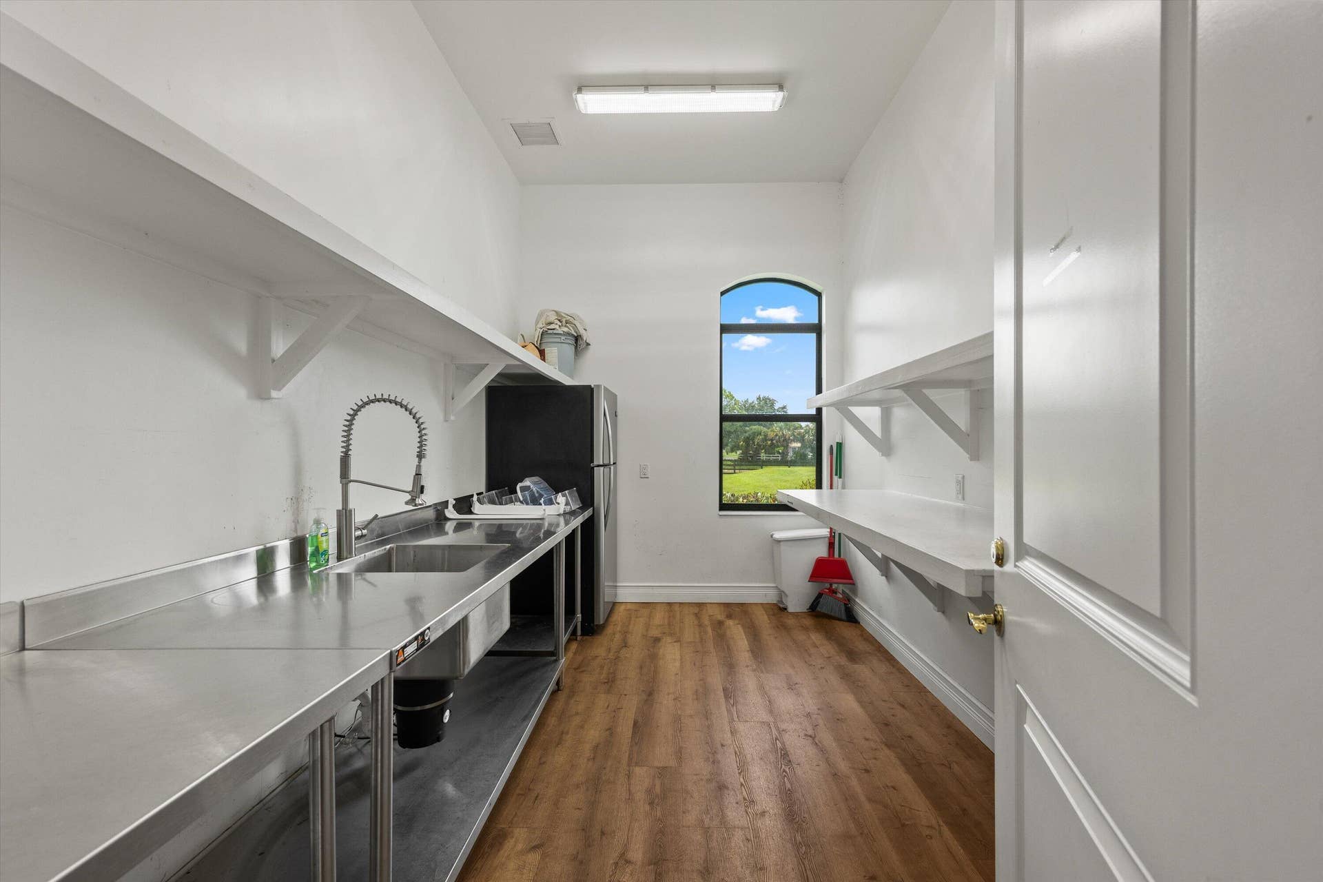 843 STALLION Drive, Loxahatchee, FL 33470 Vet/feed room