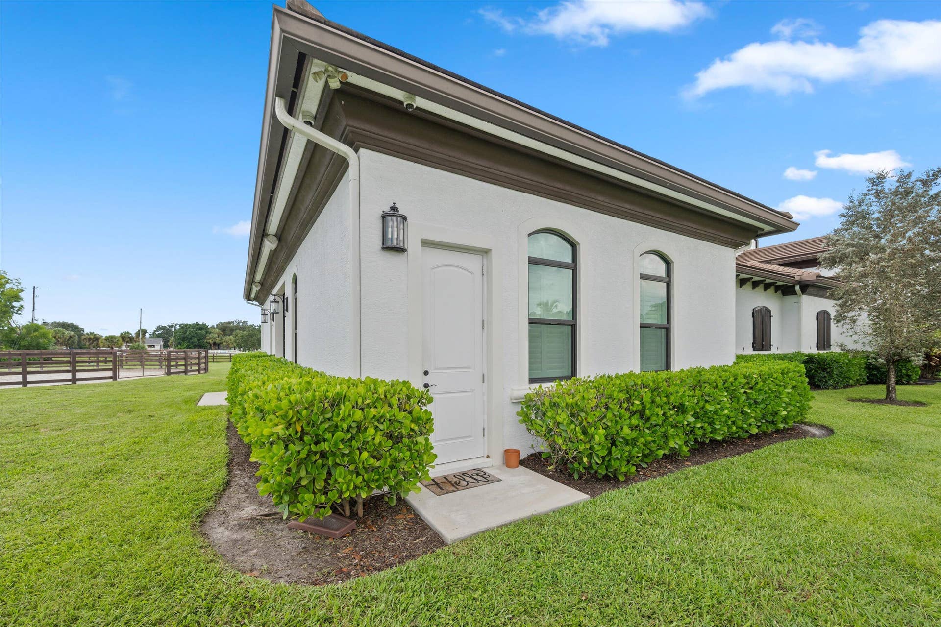 843 STALLION Drive, Loxahatchee, FL 33470 Two grooms/trainers apartments