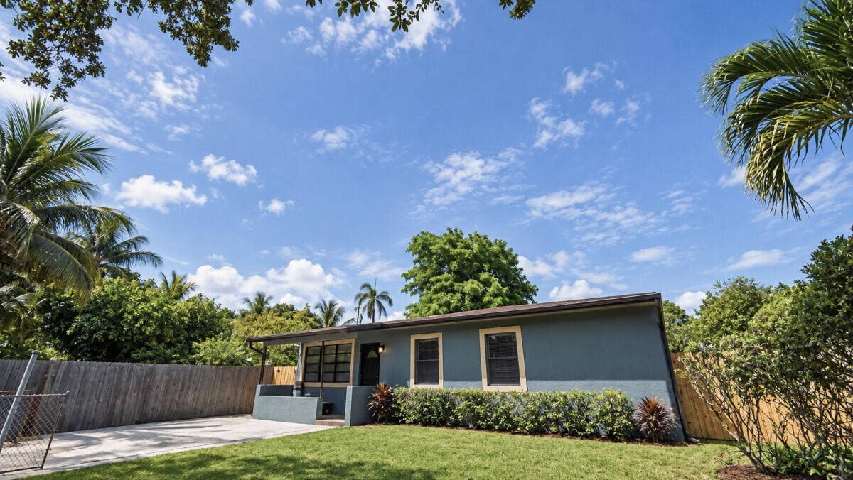 1142 Chateau Park Drive, Fort Lauderdale, FL 33311 1