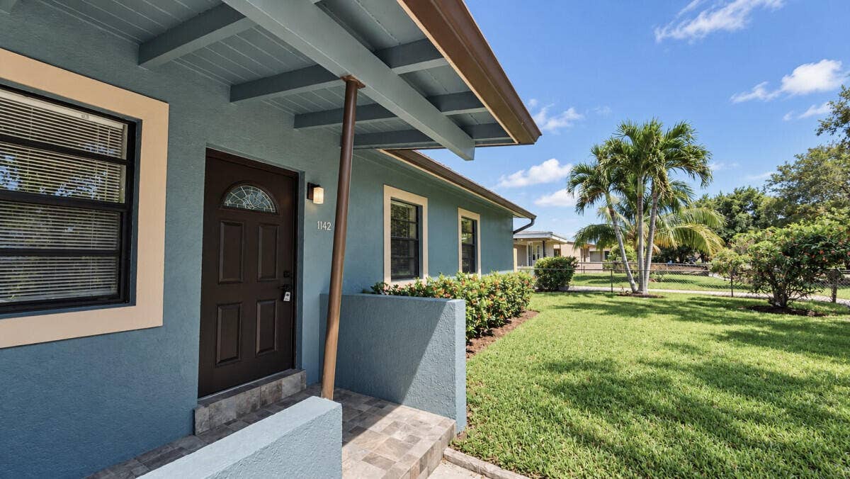 1142 Chateau Park Drive, Fort Lauderdale, FL 33311 2