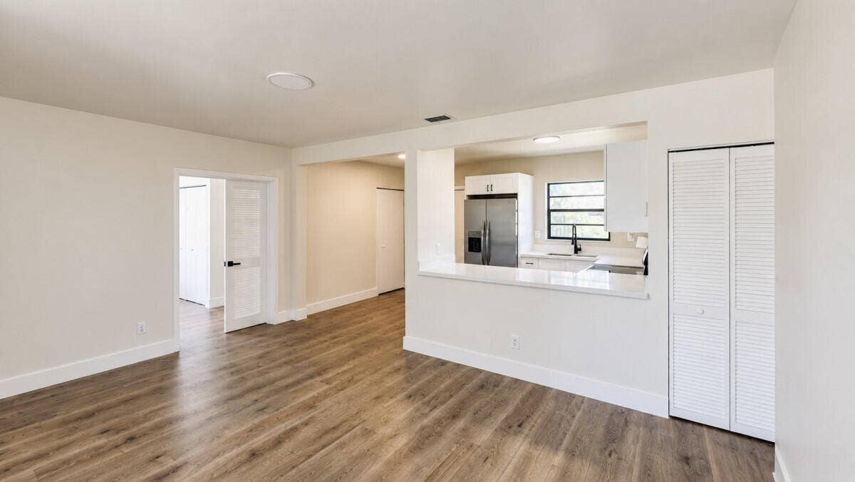 1142 Chateau Park Drive, Fort Lauderdale, FL 33311 9