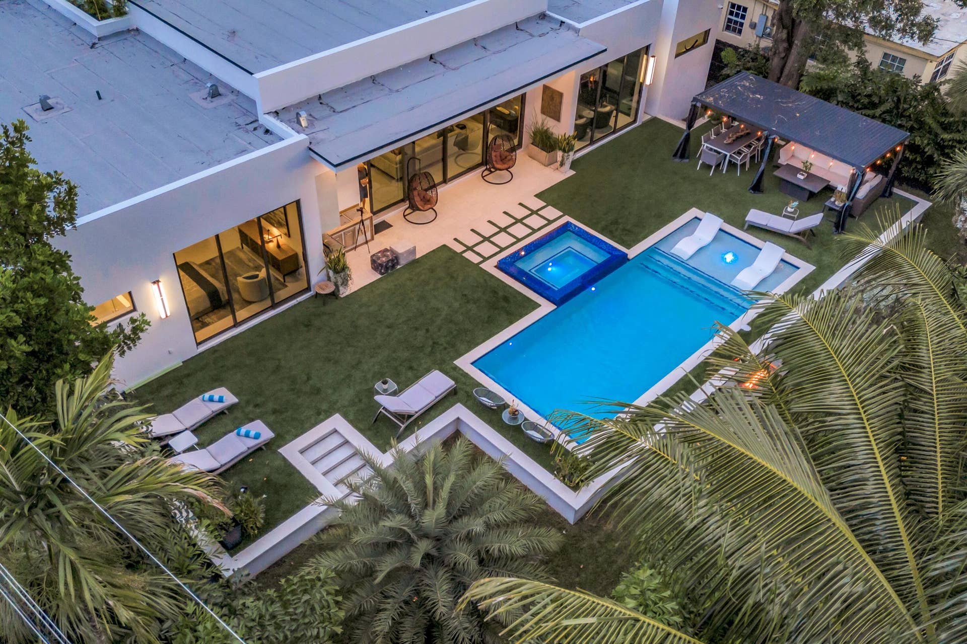 215 NE 28TH Court, Wilton Manors, FL 33334 215 NE 28TH CT--1 (4)