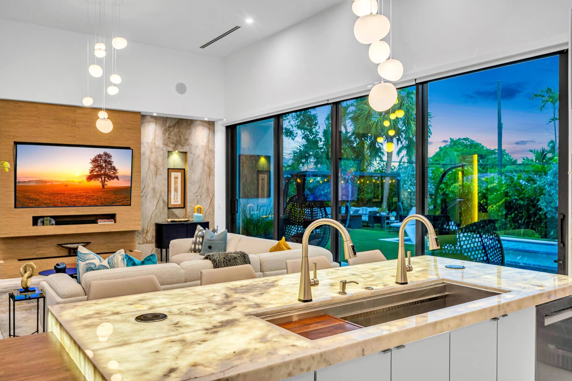 215 NE 28TH Court, Wilton Manors, FL 33334 215 NE 28TH CT--32 (1)