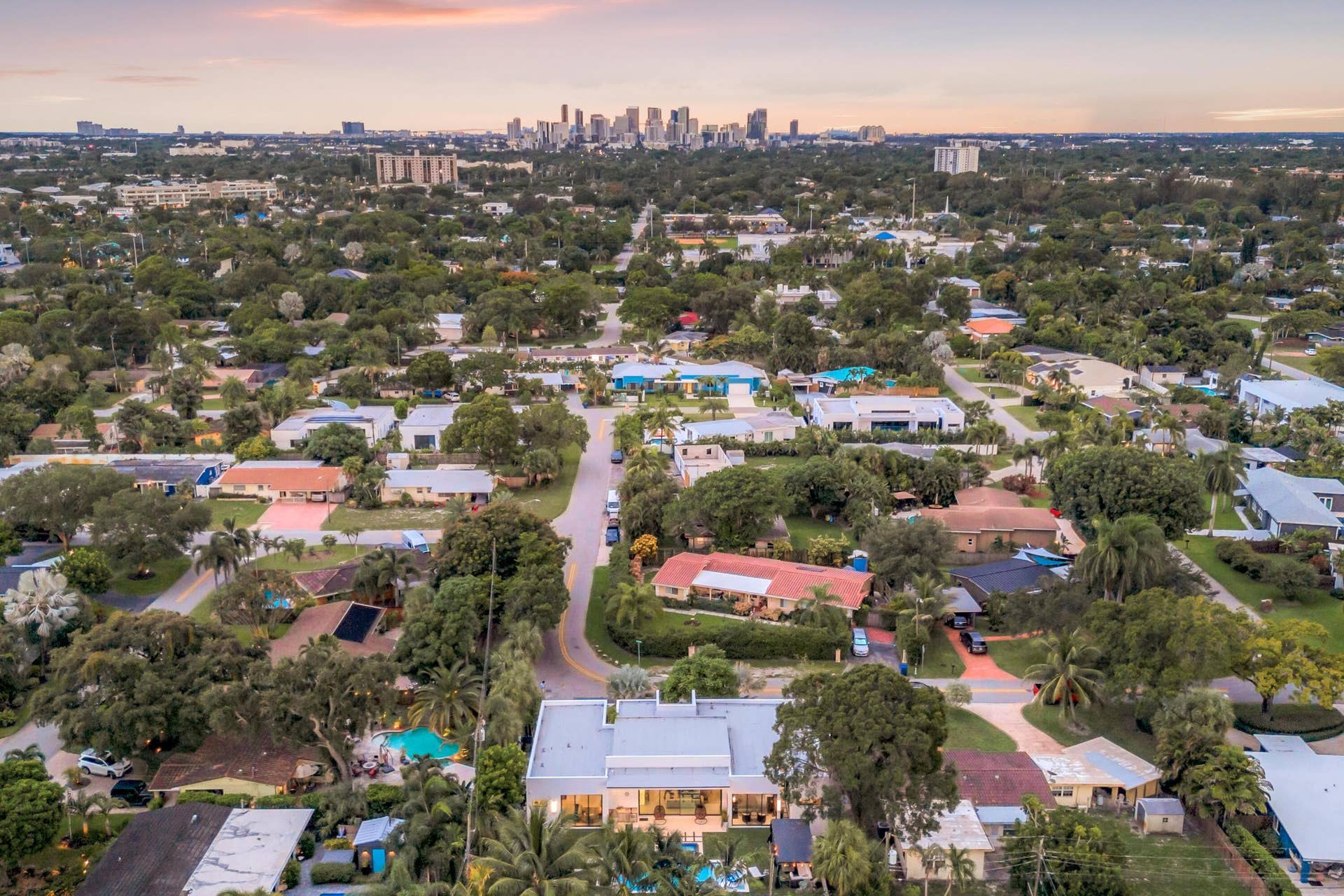 215 NE 28TH Court, Wilton Manors, FL 33334 215 NE 28TH CT--5 (1)