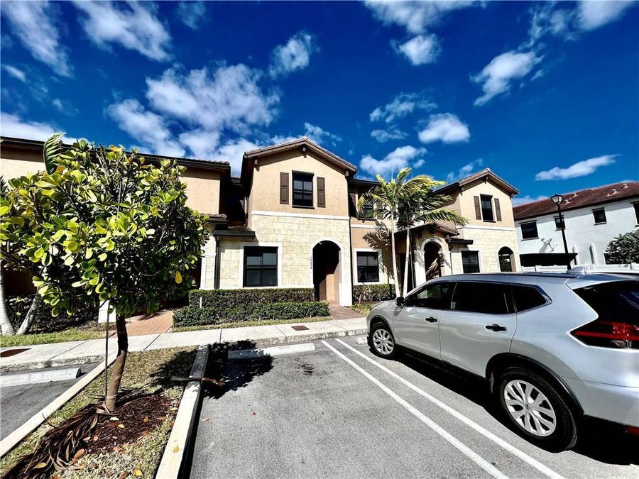 Property photo for 10490 W 33RD Way, Hialeah, FL