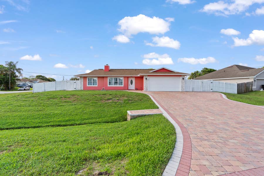 Property photo for 402 SW SEAFLOWER, Port St Lucie, FL