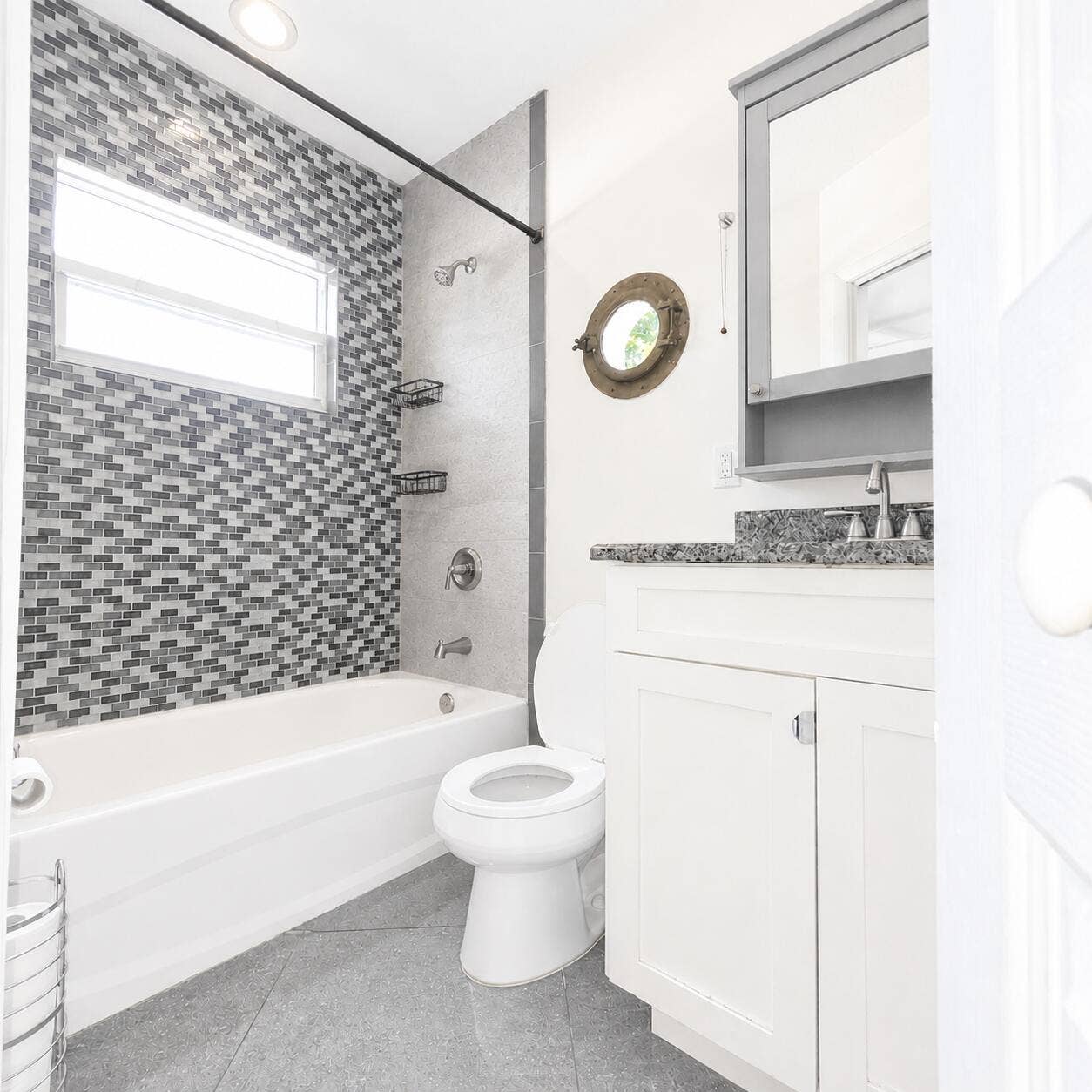 3709 S Olive Avenue, #301 Central Dr, West Palm Beach, FL 33405 full bath