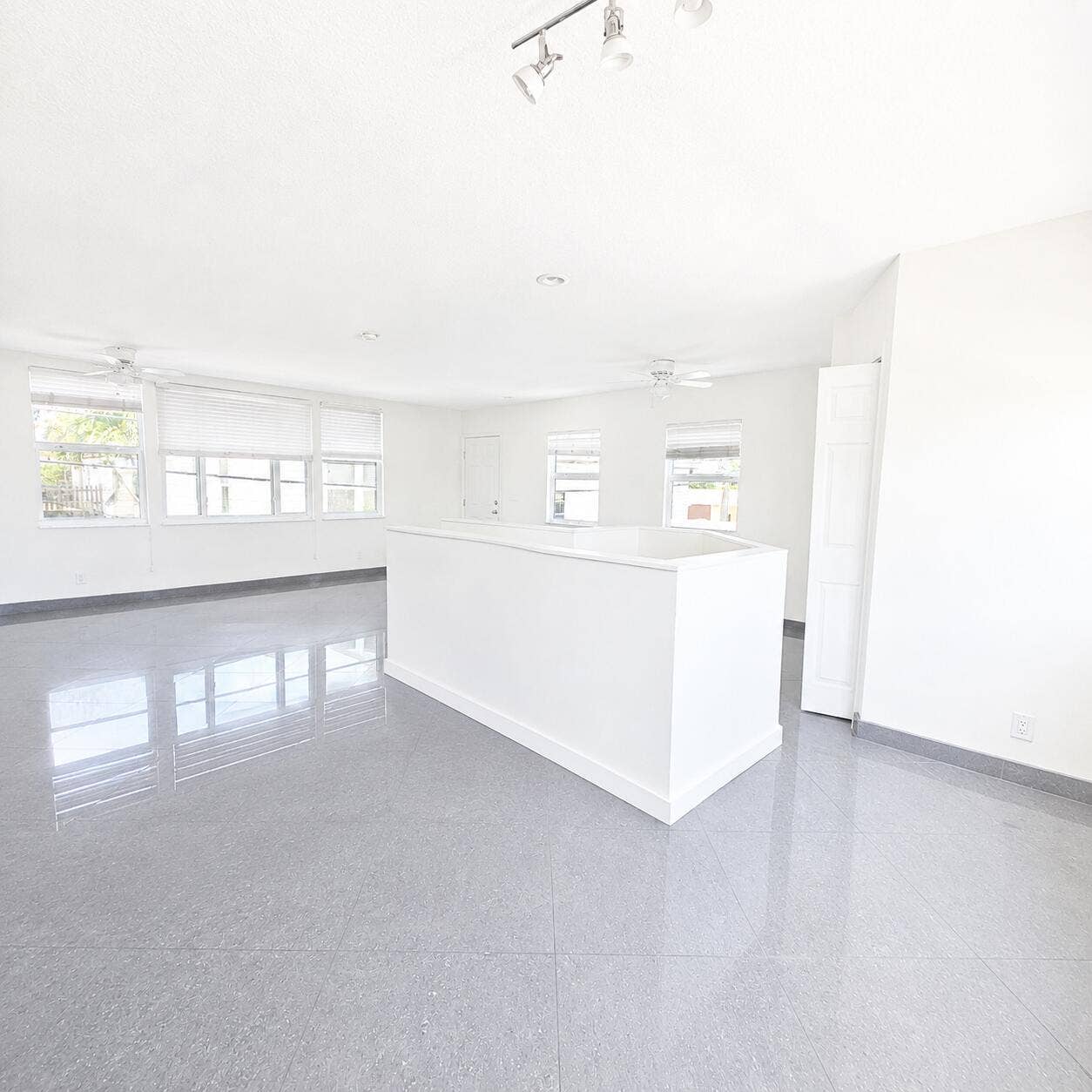 3709 S Olive Avenue, #301 Central Dr, West Palm Beach, FL 33405 MASTER BEDROOM 1