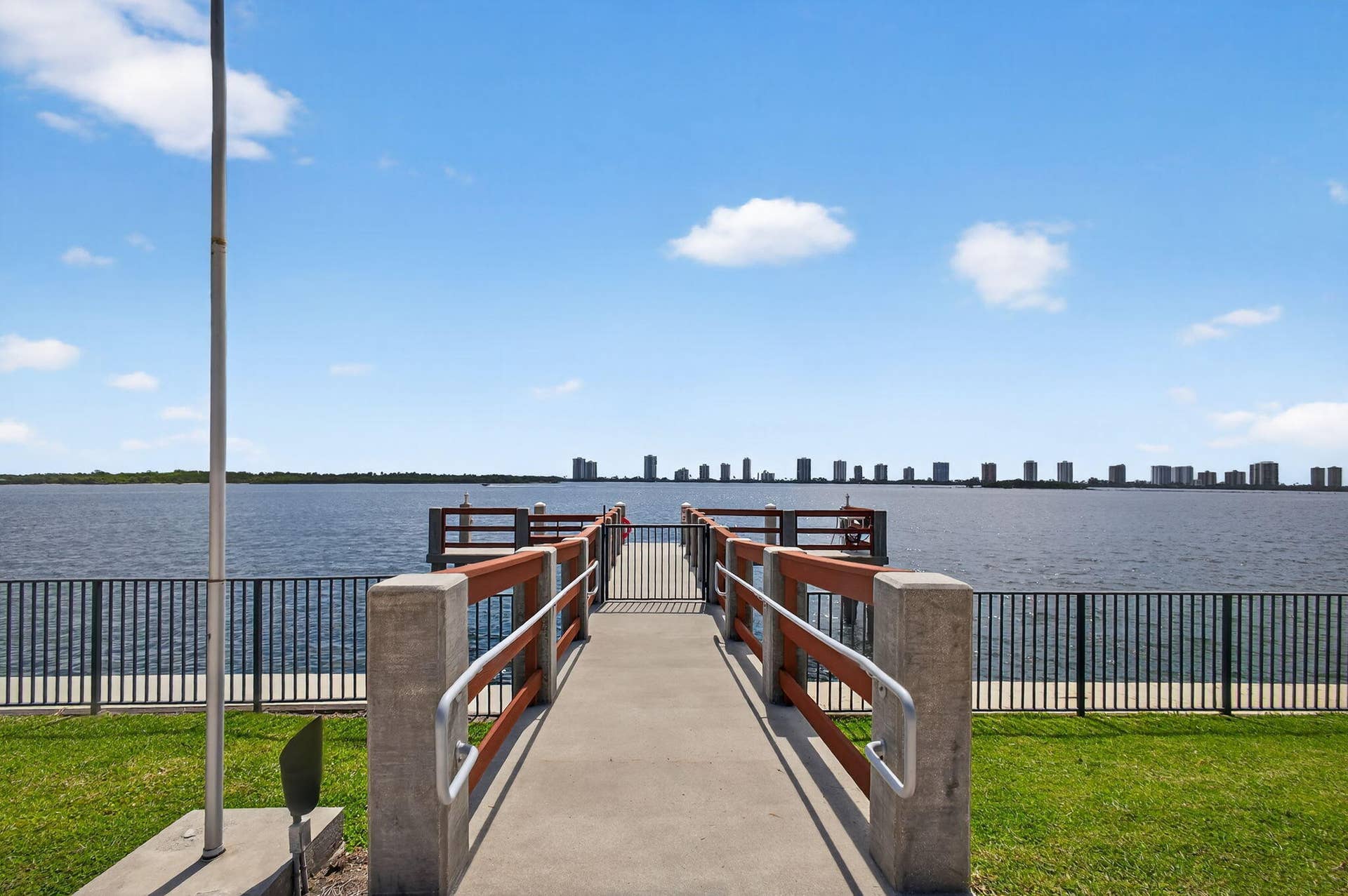 105 Paradise Harbour Boulevard, #501, North Palm Beach, FL 33408 Day Dock