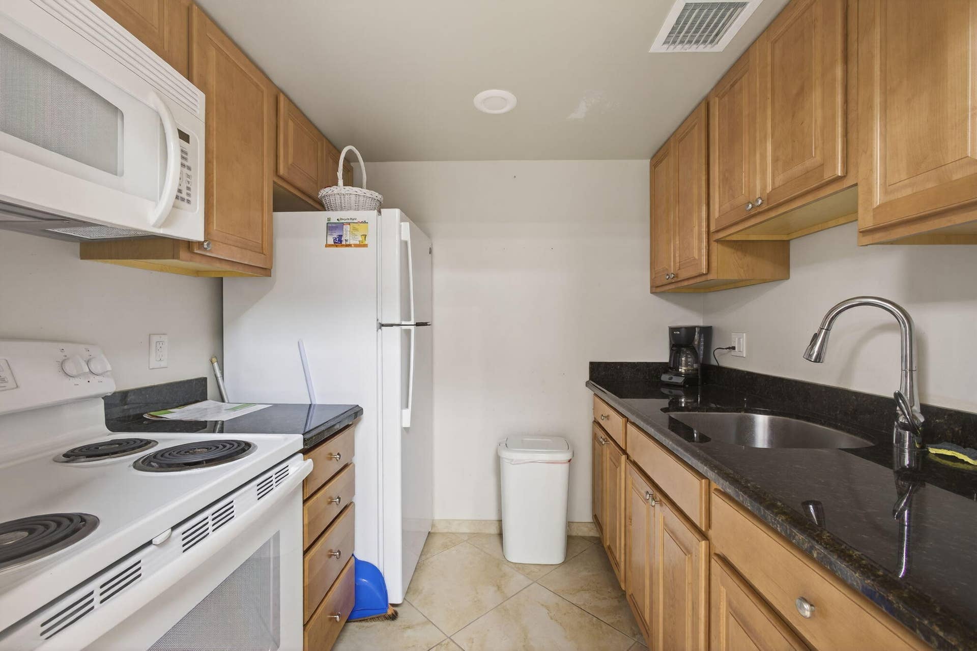 105 Paradise Harbour Boulevard, #501, North Palm Beach, FL 33408 Club Room Kitchen