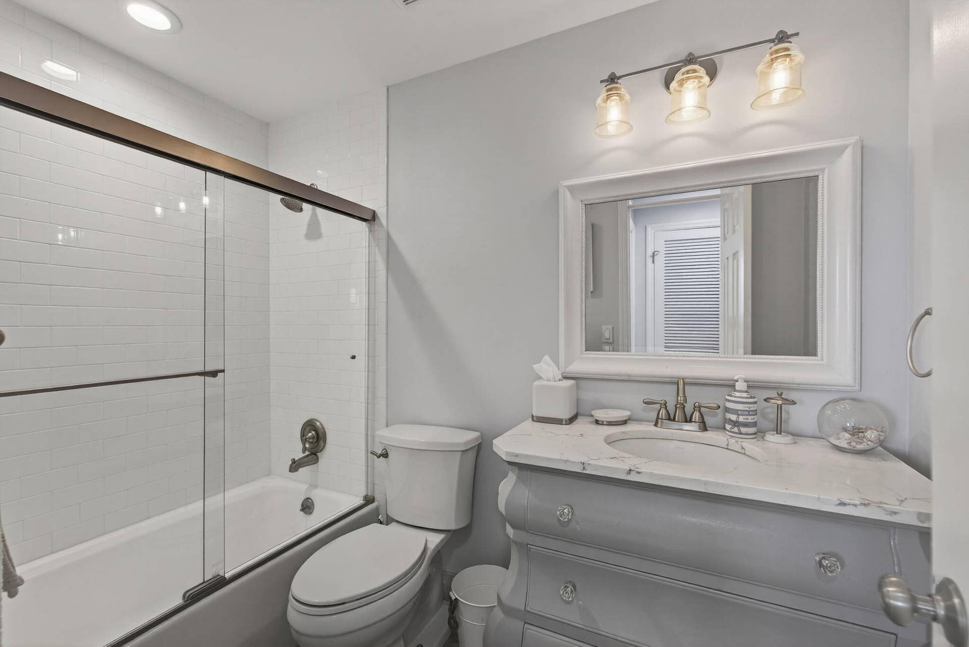 105 Paradise Harbour Boulevard, #501, North Palm Beach, FL 33408 Guest Bathroom