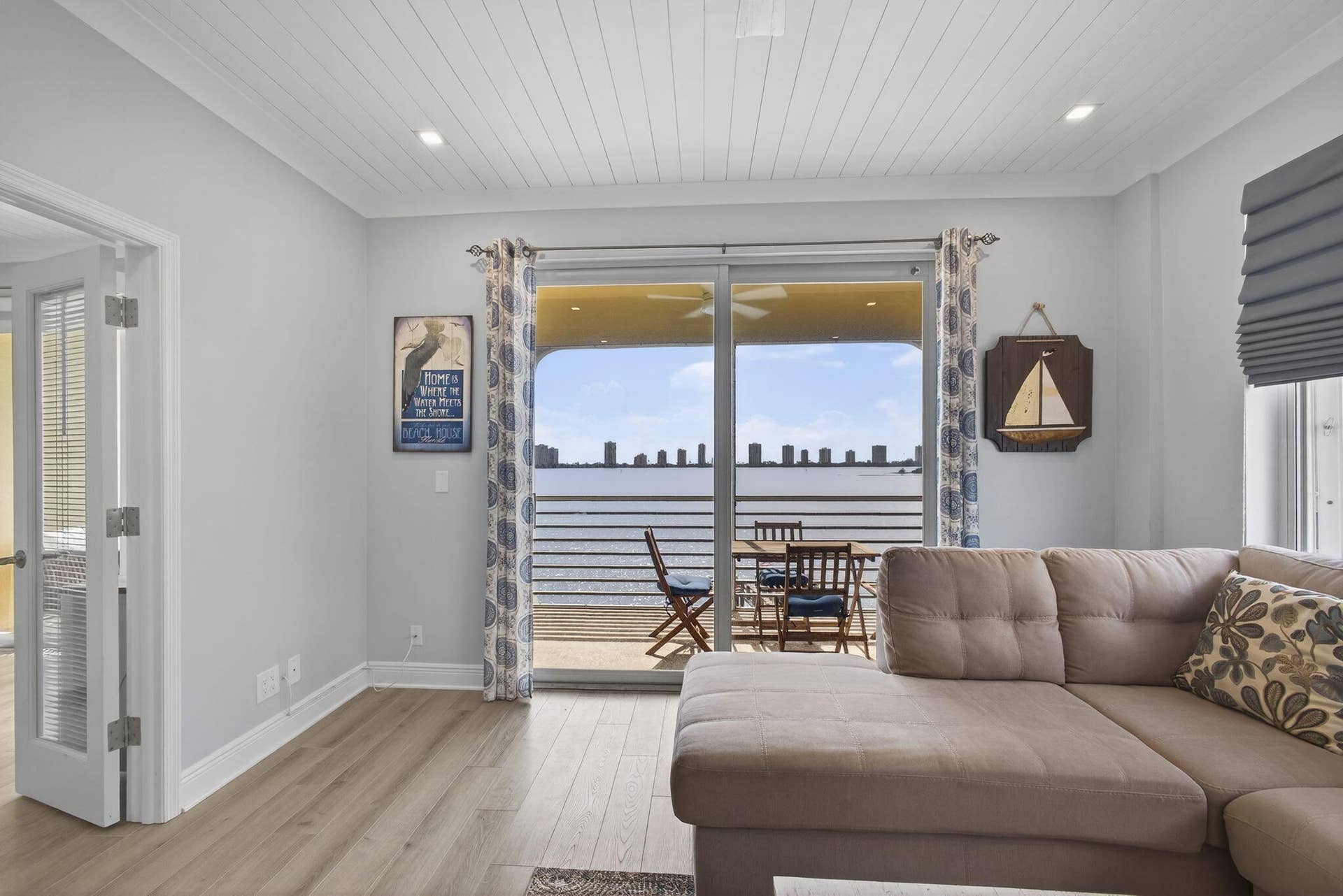 105 Paradise Harbour Boulevard, #501, North Palm Beach, FL 33408 Living
